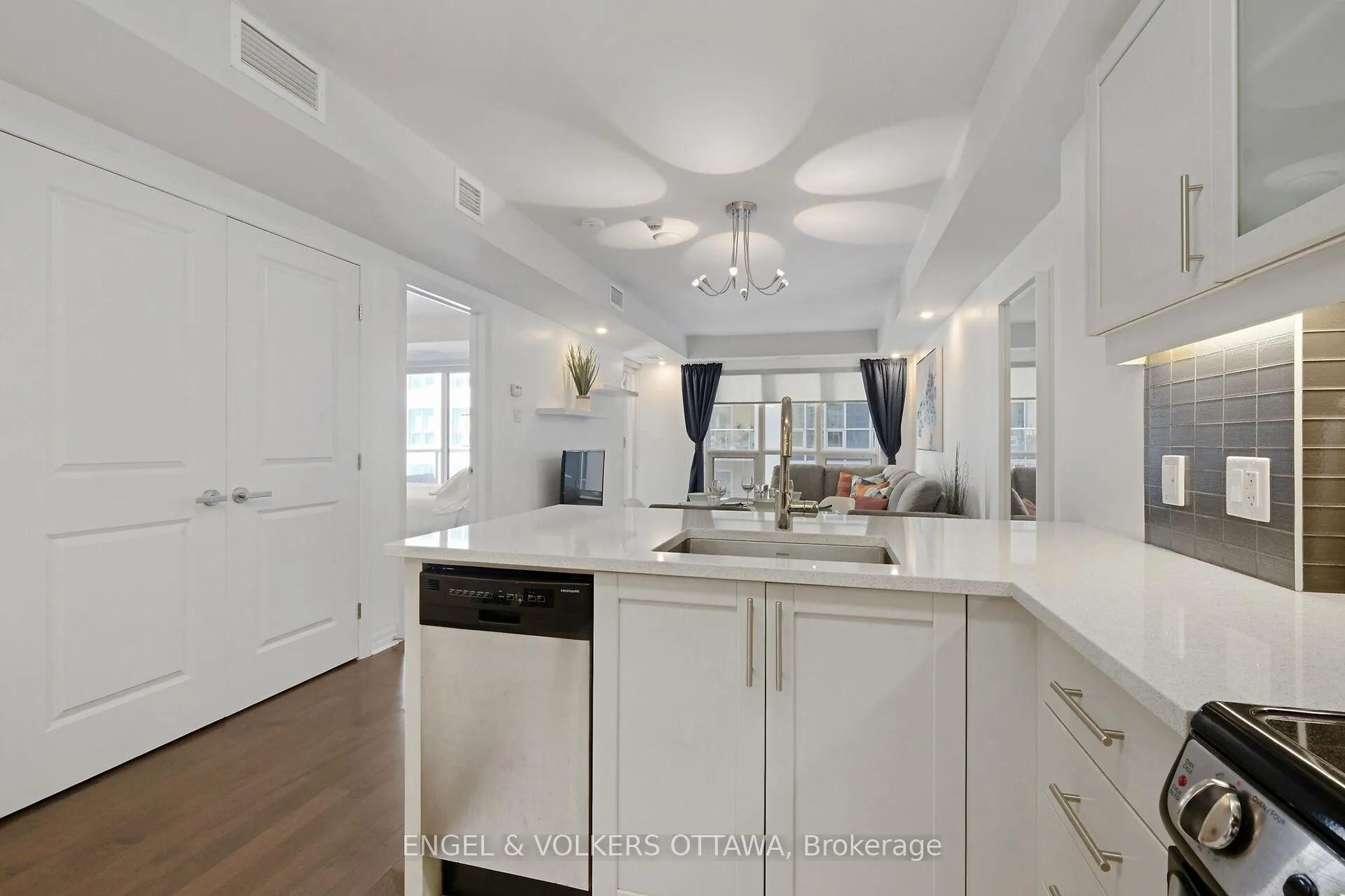 Photo 8 of Unit 707, 195 Besserer Street, Ottawa, Sandy Hill — HOMEH