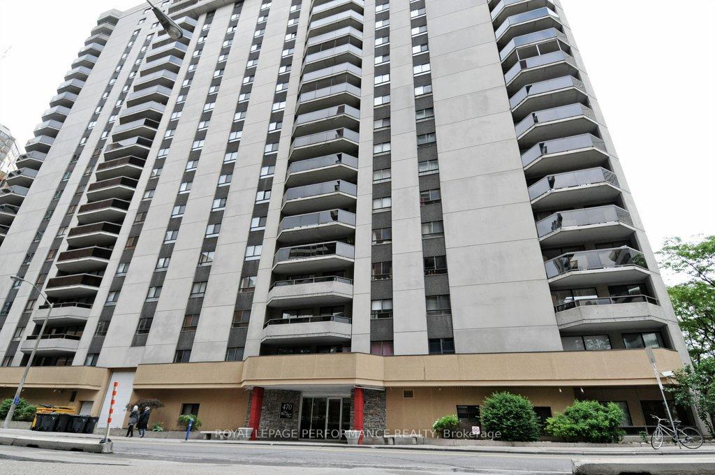 Front of Unit 1904, 470 Laurier Avenue W