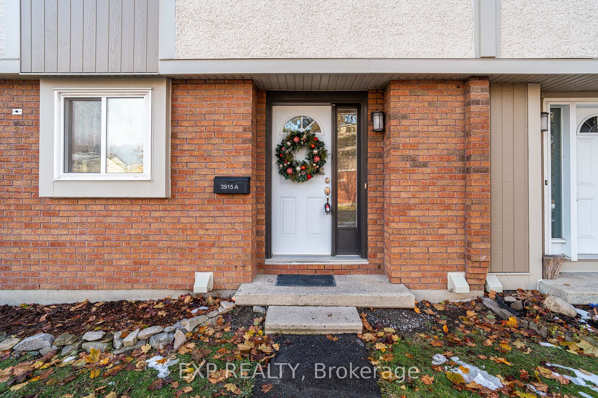 Photo 2 of Unit A, 3915 Old Richmond Road, Ottawa, Arbeatha Park — HOMEH