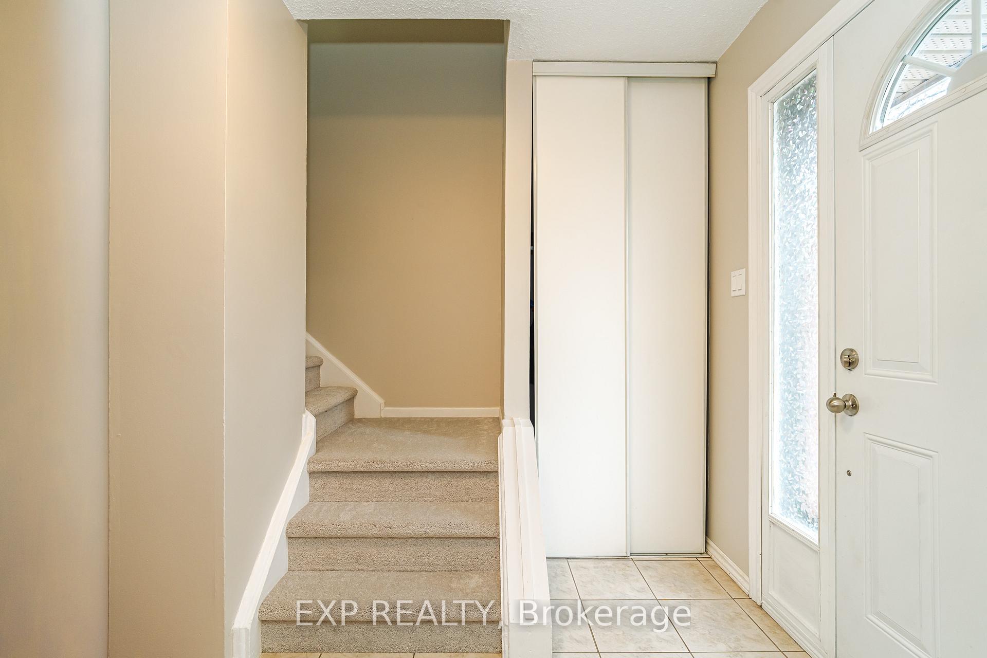 Photo 4 of Unit A, 3915 Old Richmond Road, Ottawa, Arbeatha Park — HOMEH