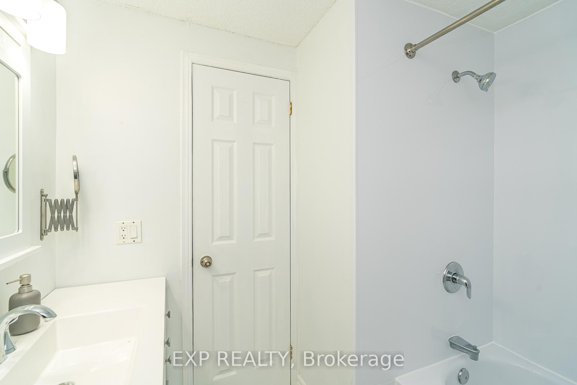 Photo 23 of Unit A, 3915 Old Richmond Road, Ottawa, Arbeatha Park — HOMEH