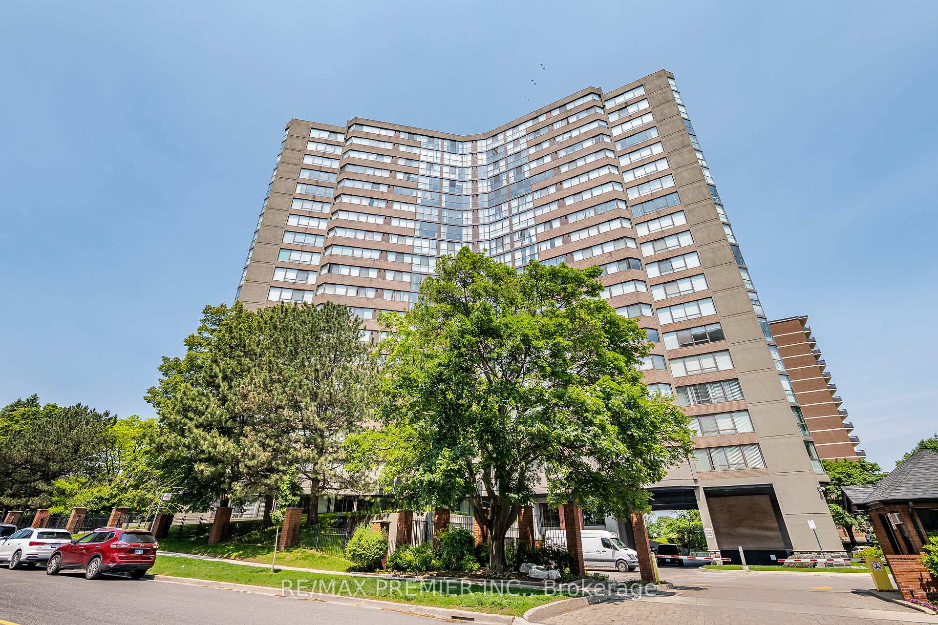 Front of Unit 1606, 40 Richview Road