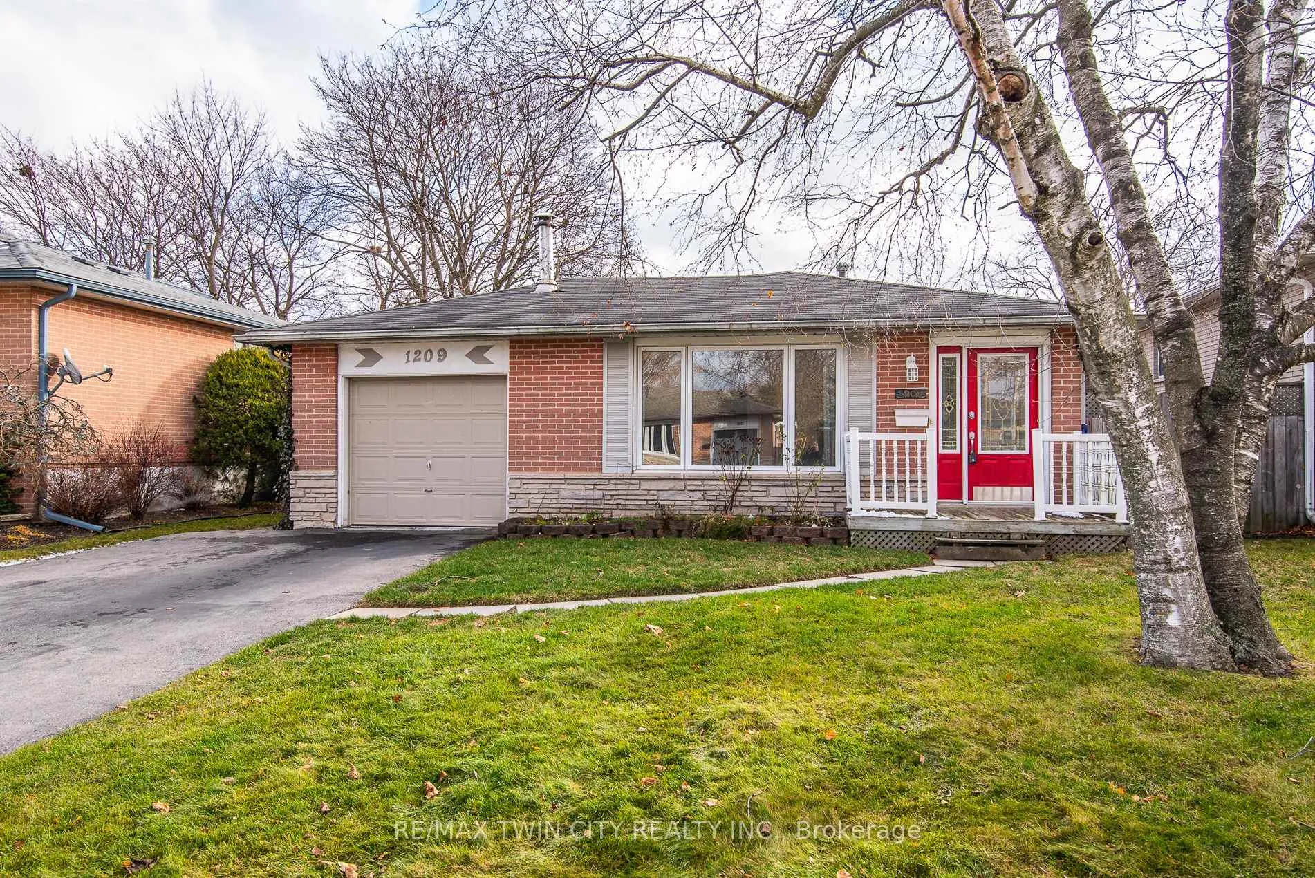 Photo 3 of 1209 Valentine Drive, Cambridge — HOMEH