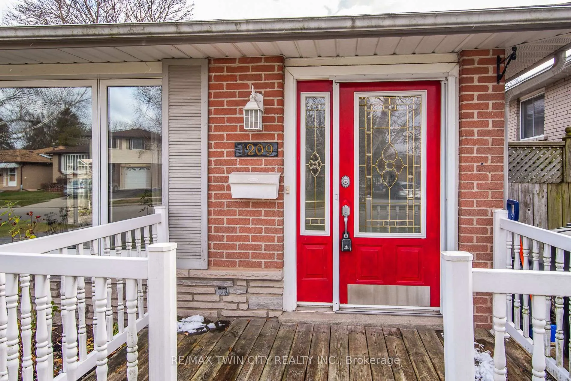 Photo 4 of 1209 Valentine Drive, Cambridge — HOMEH