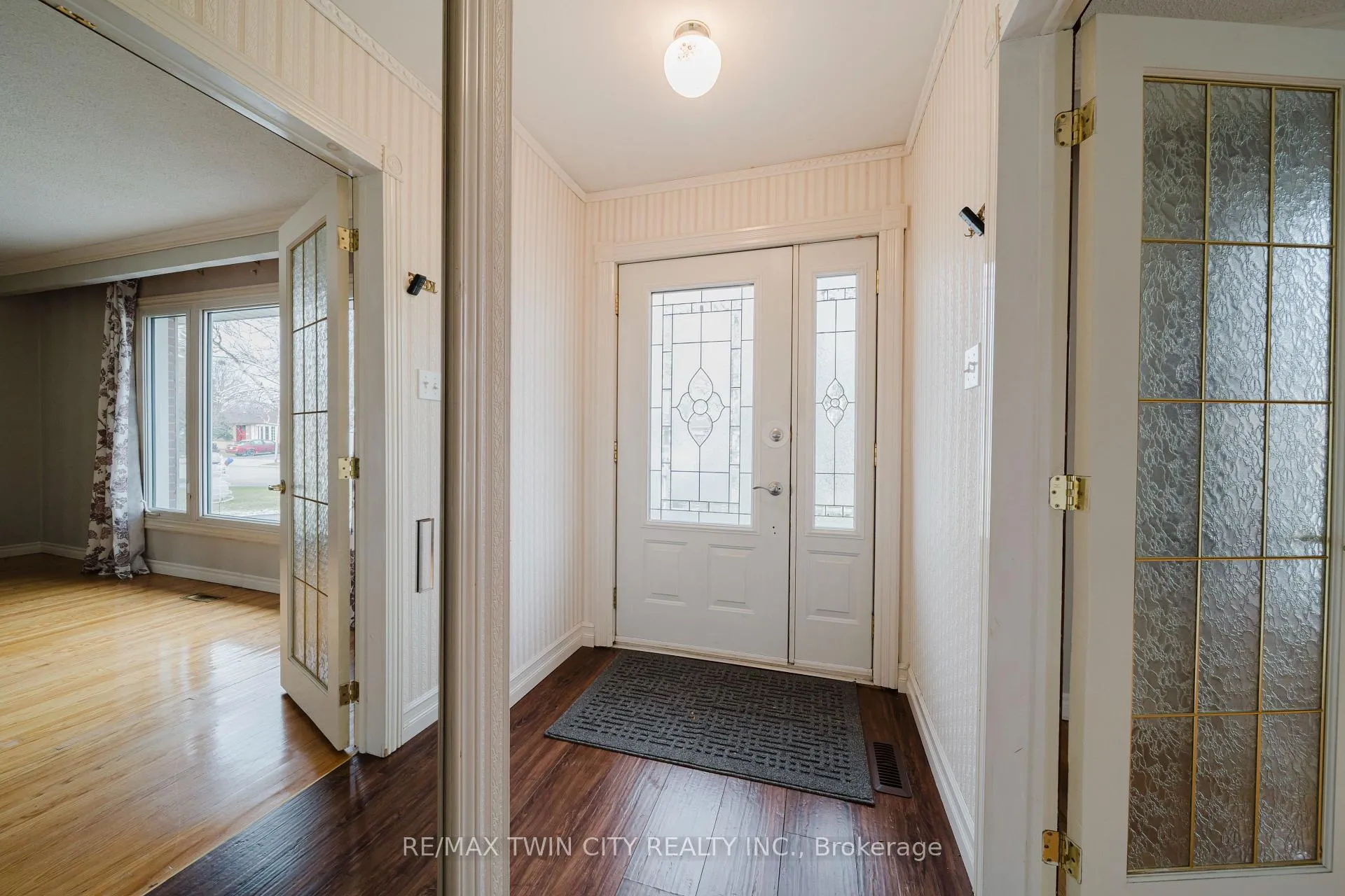 Photo 5 of 1209 Valentine Drive, Cambridge — HOMEH