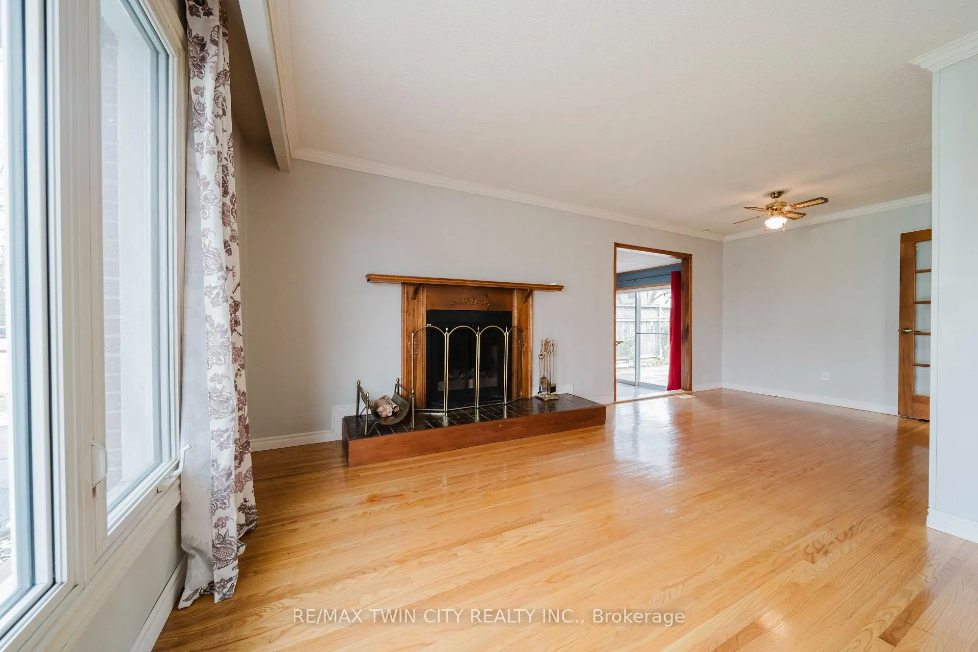 Photo 6 of 1209 Valentine Drive, Cambridge — HOMEH