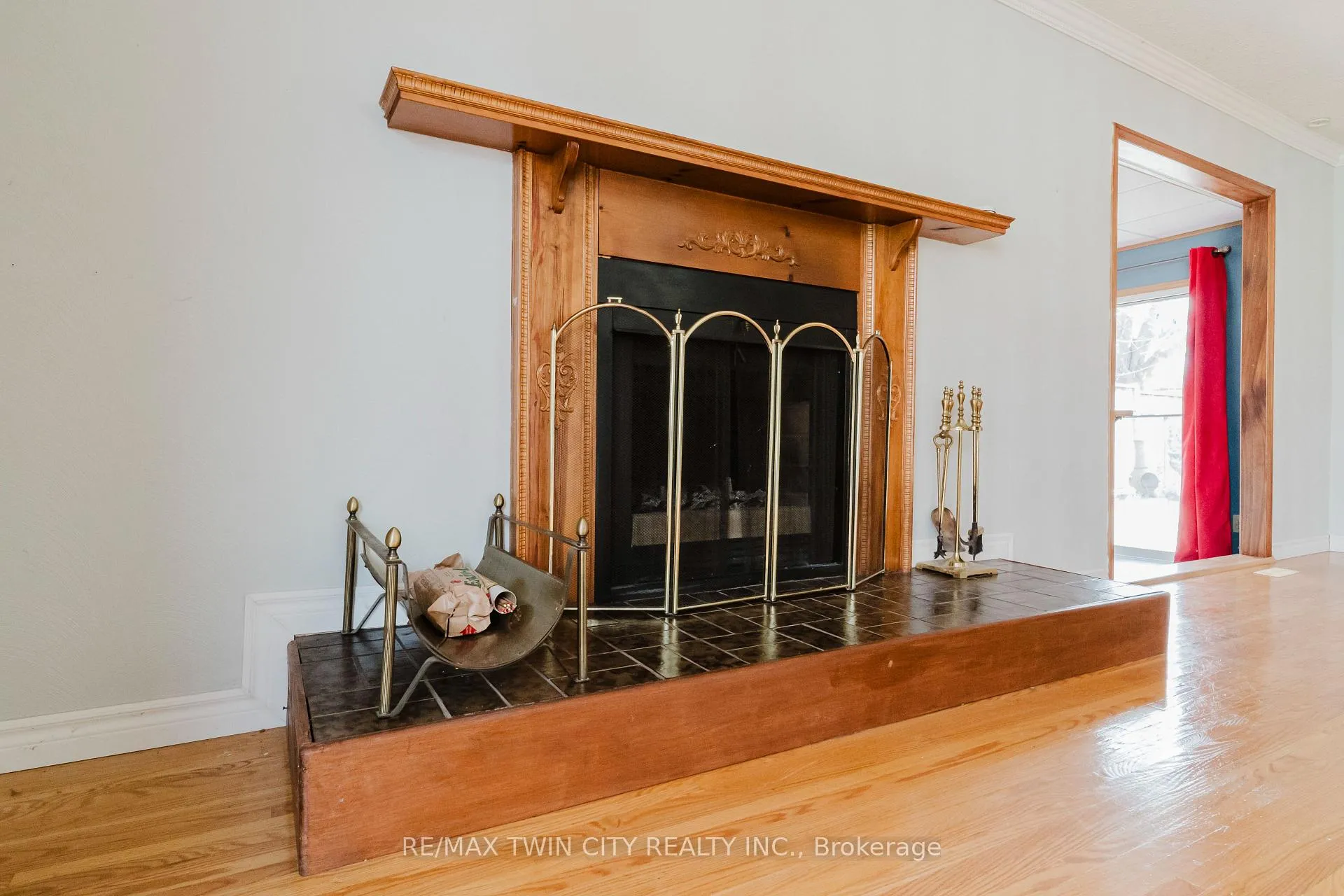 Photo 7 of 1209 Valentine Drive, Cambridge — HOMEH