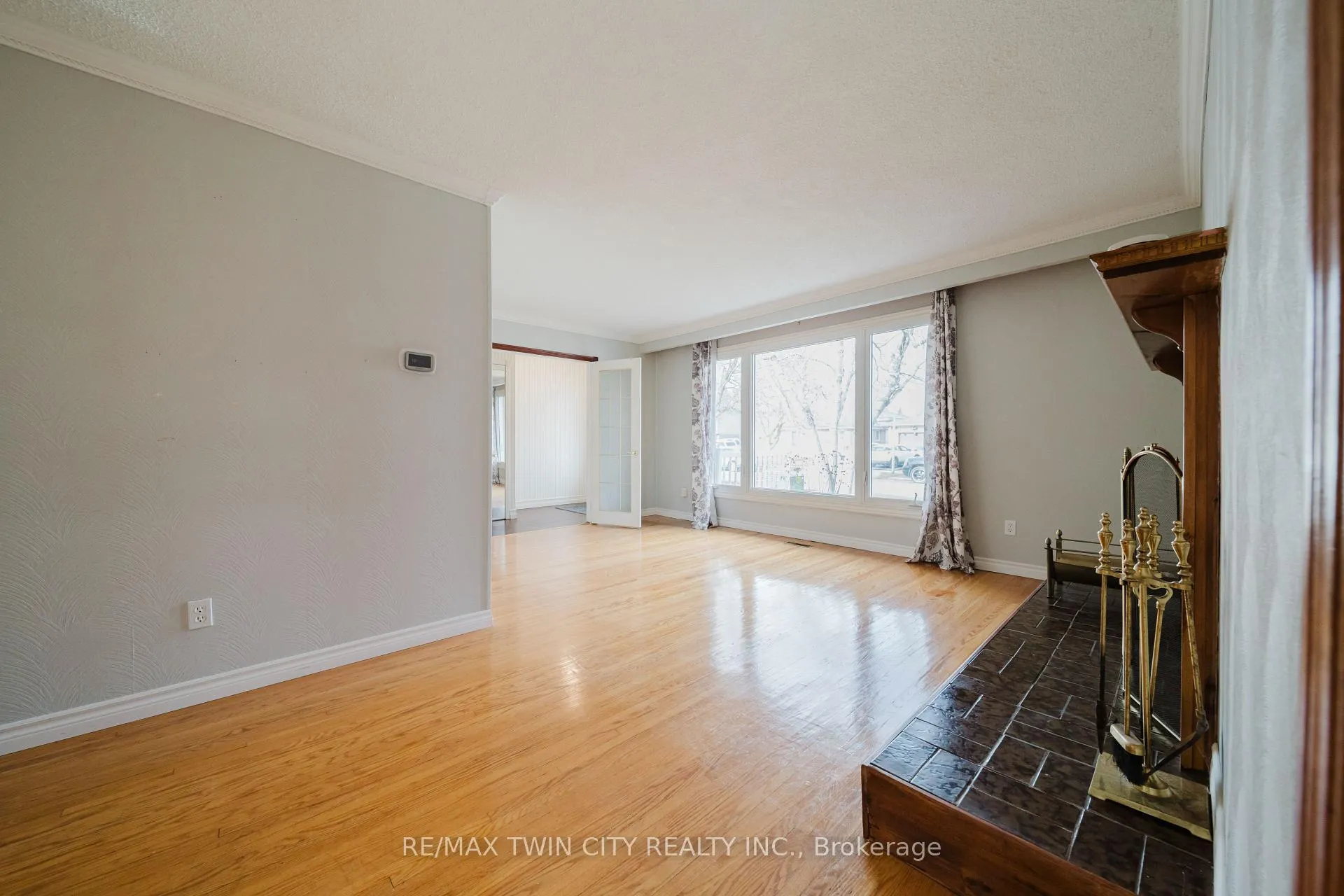 Photo 8 of 1209 Valentine Drive, Cambridge — HOMEH