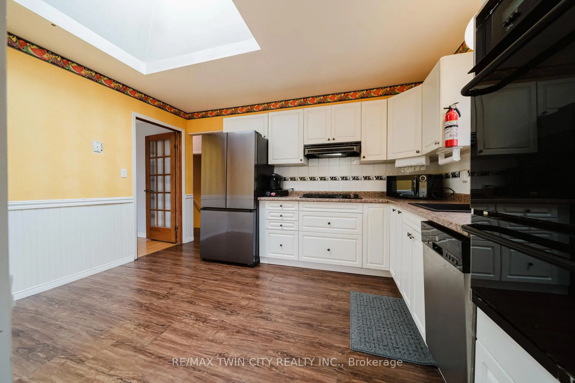 Photo 11 of 1209 Valentine Drive, Cambridge — HOMEH