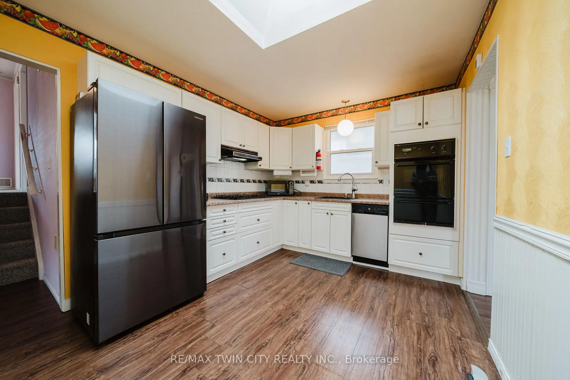 Photo 12 of 1209 Valentine Drive, Cambridge — HOMEH