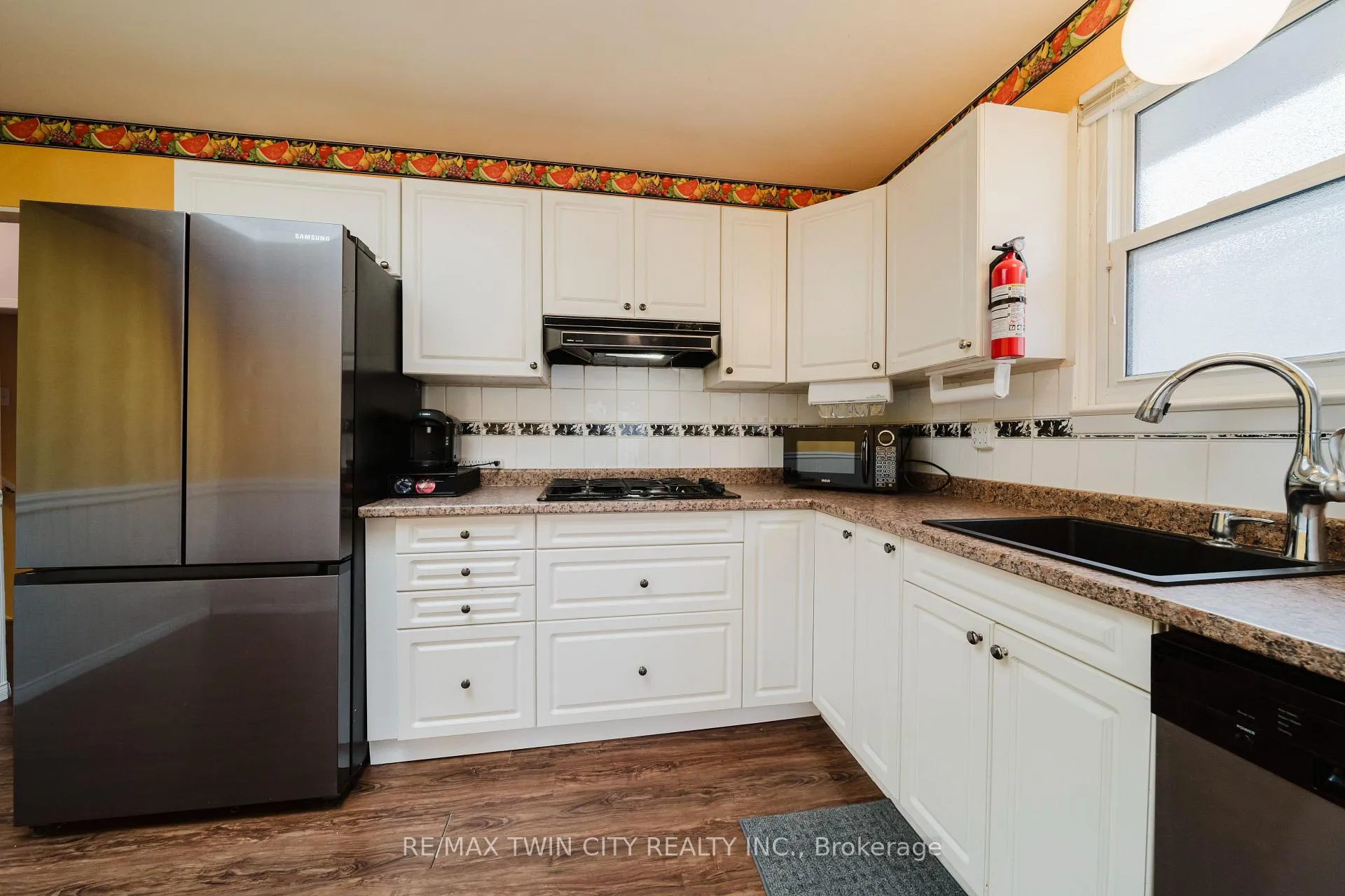 Photo 13 of 1209 Valentine Drive, Cambridge — HOMEH