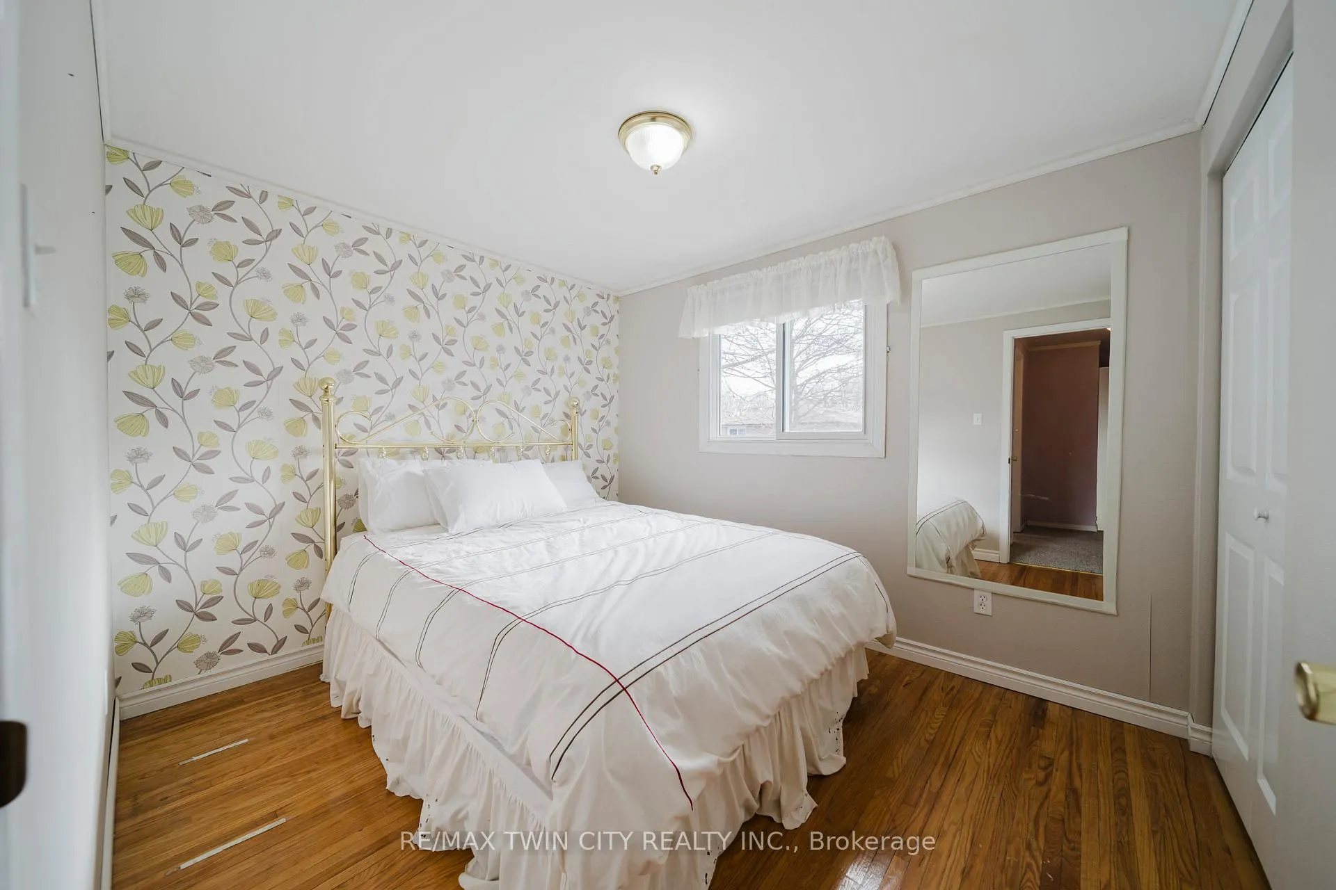 Photo 15 of 1209 Valentine Drive, Cambridge — HOMEH