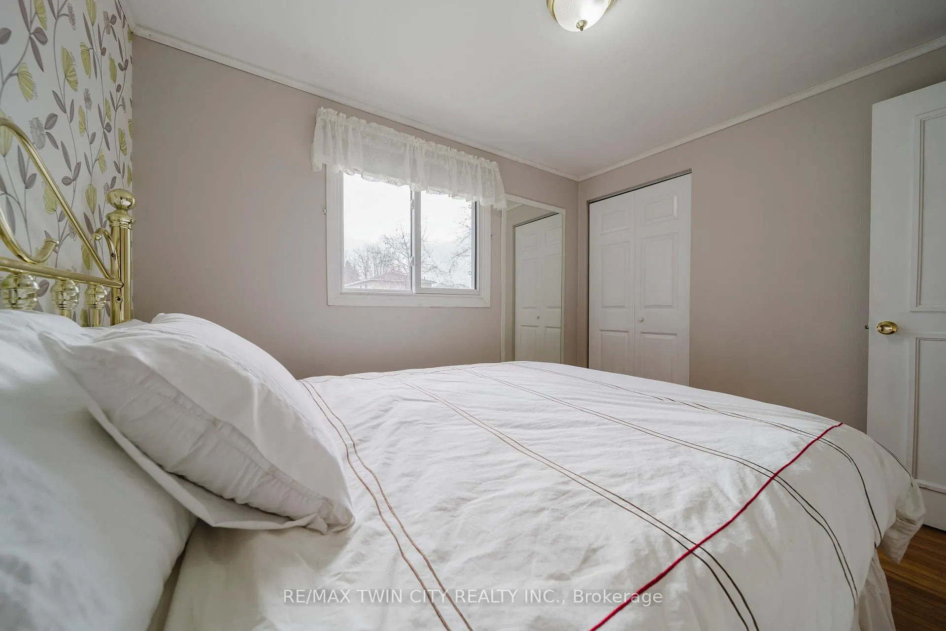 Photo 16 of 1209 Valentine Drive, Cambridge — HOMEH