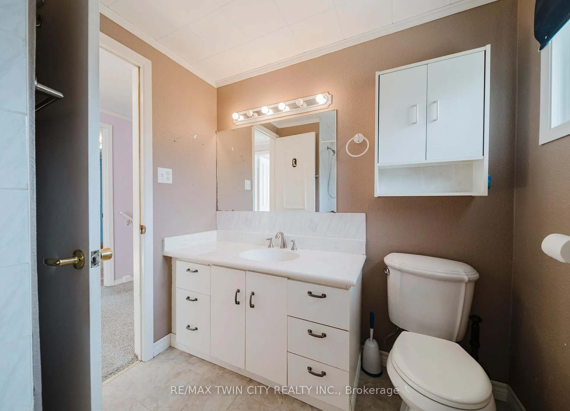 Photo 17 of 1209 Valentine Drive, Cambridge — HOMEH