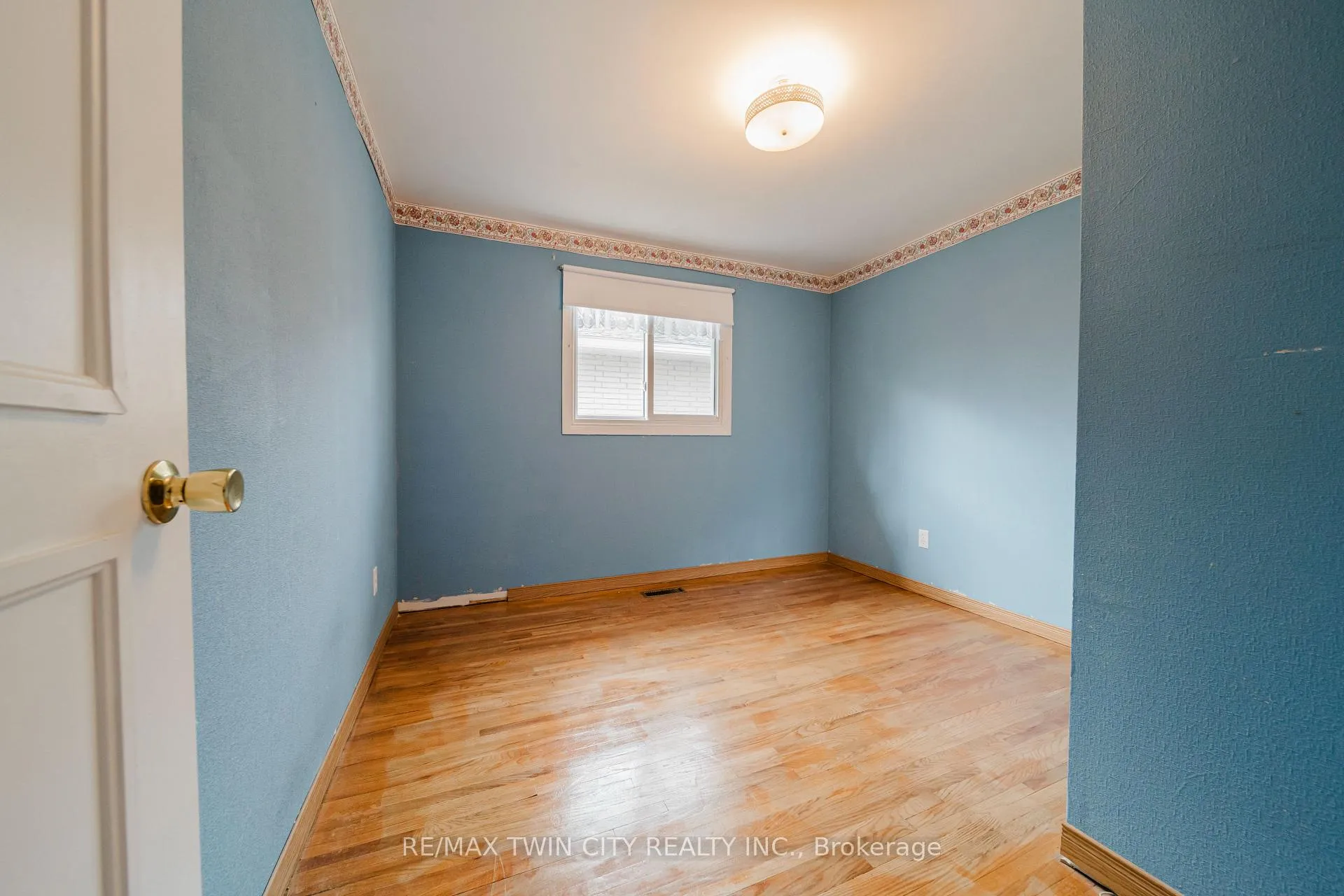 Photo 19 of 1209 Valentine Drive, Cambridge — HOMEH