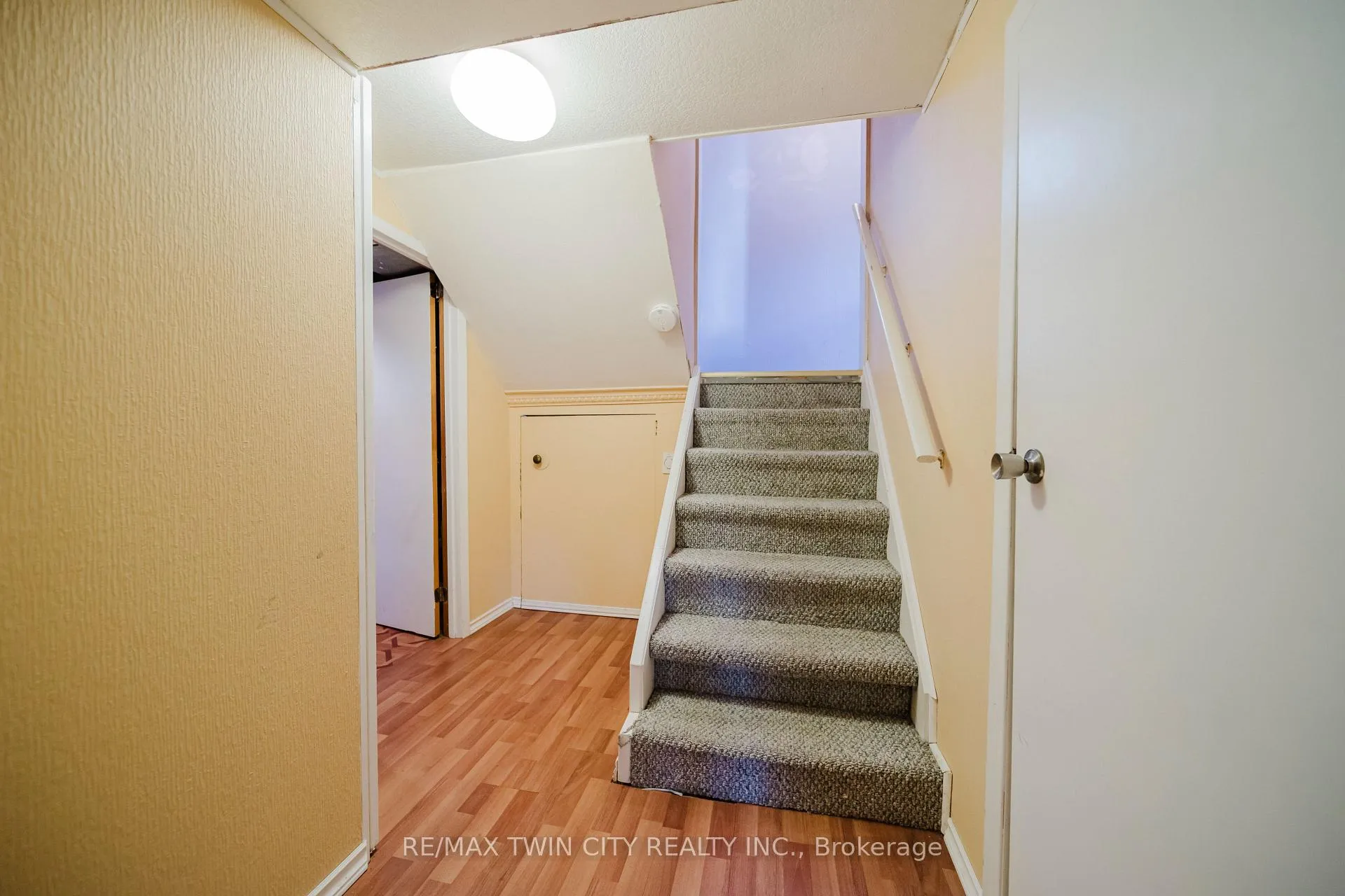Photo 23 of 1209 Valentine Drive, Cambridge — HOMEH