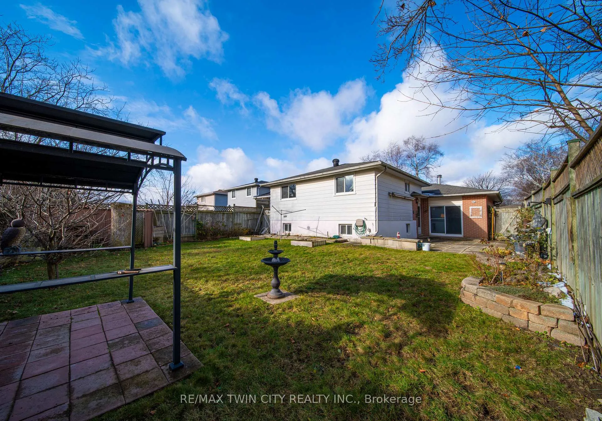 Photo 30 of 1209 Valentine Drive, Cambridge — HOMEH