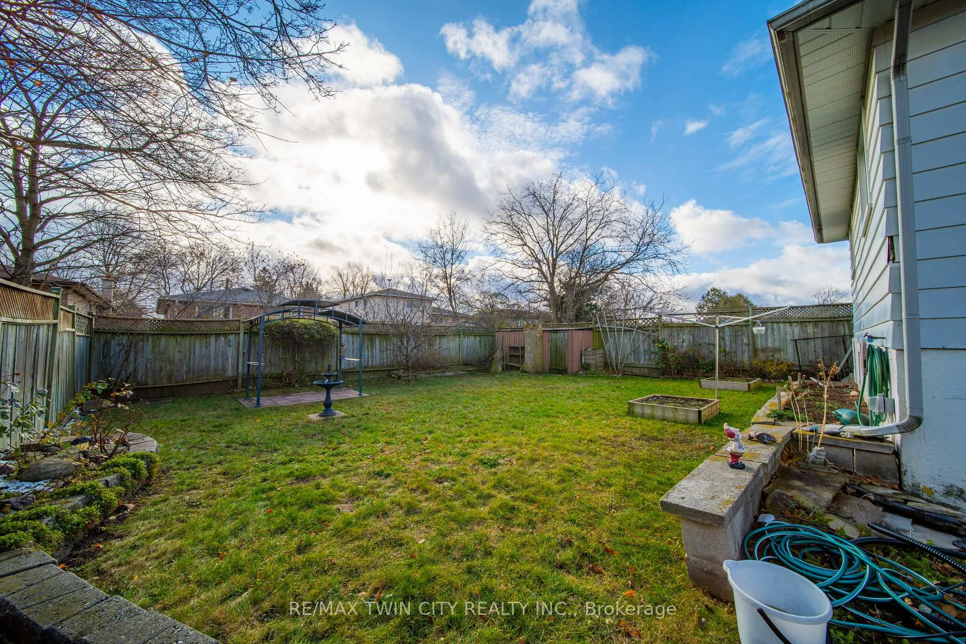 Photo 31 of 1209 Valentine Drive, Cambridge — HOMEH