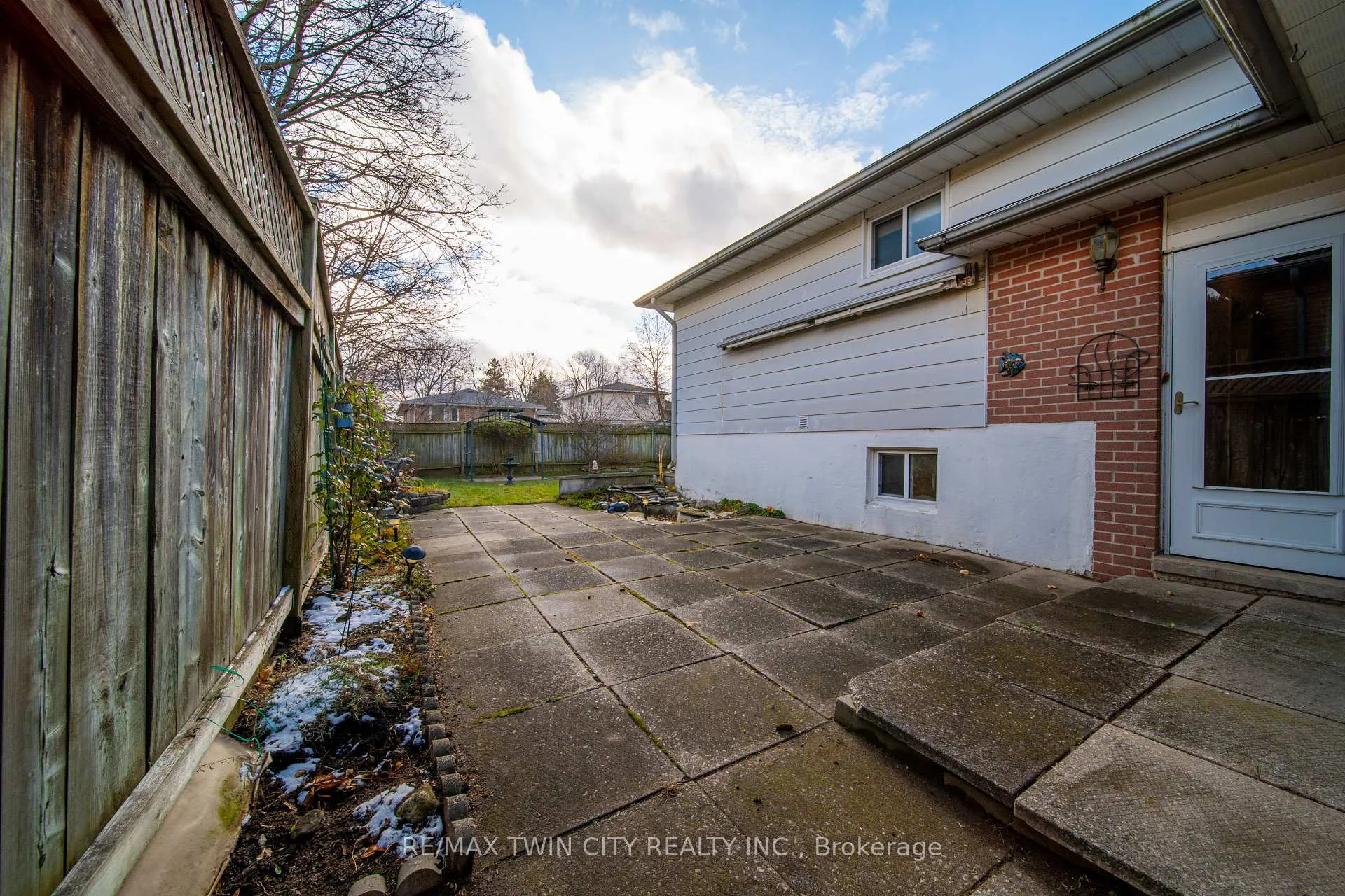 Photo 32 of 1209 Valentine Drive, Cambridge — HOMEH