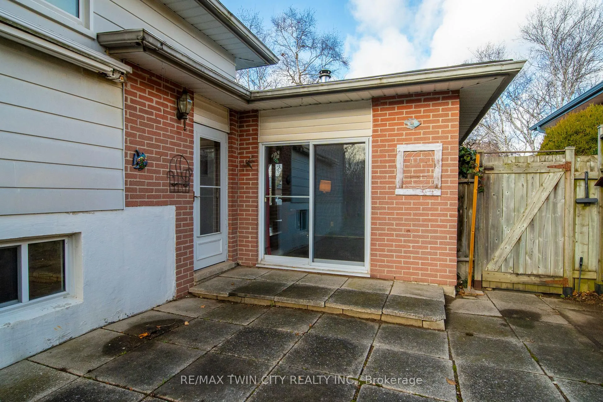 Photo 33 of 1209 Valentine Drive, Cambridge — HOMEH