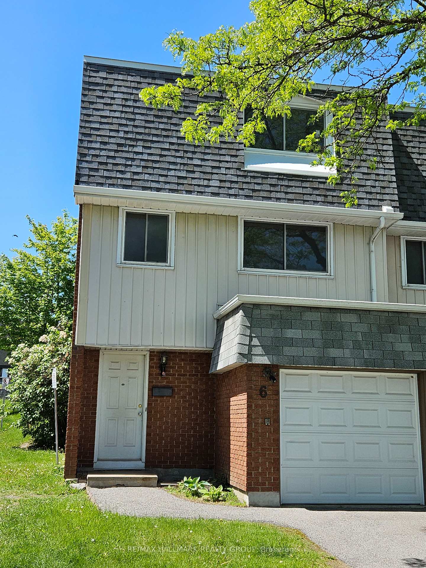 Front of Unit 6, 2669 Southvale Crescent