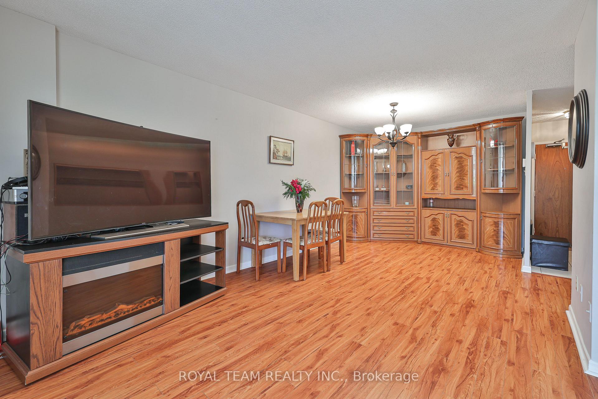 Photo 5 of Unit 104, 1 Royal Orchard Boulevard, Markham, Royal Orchard — HOMEH