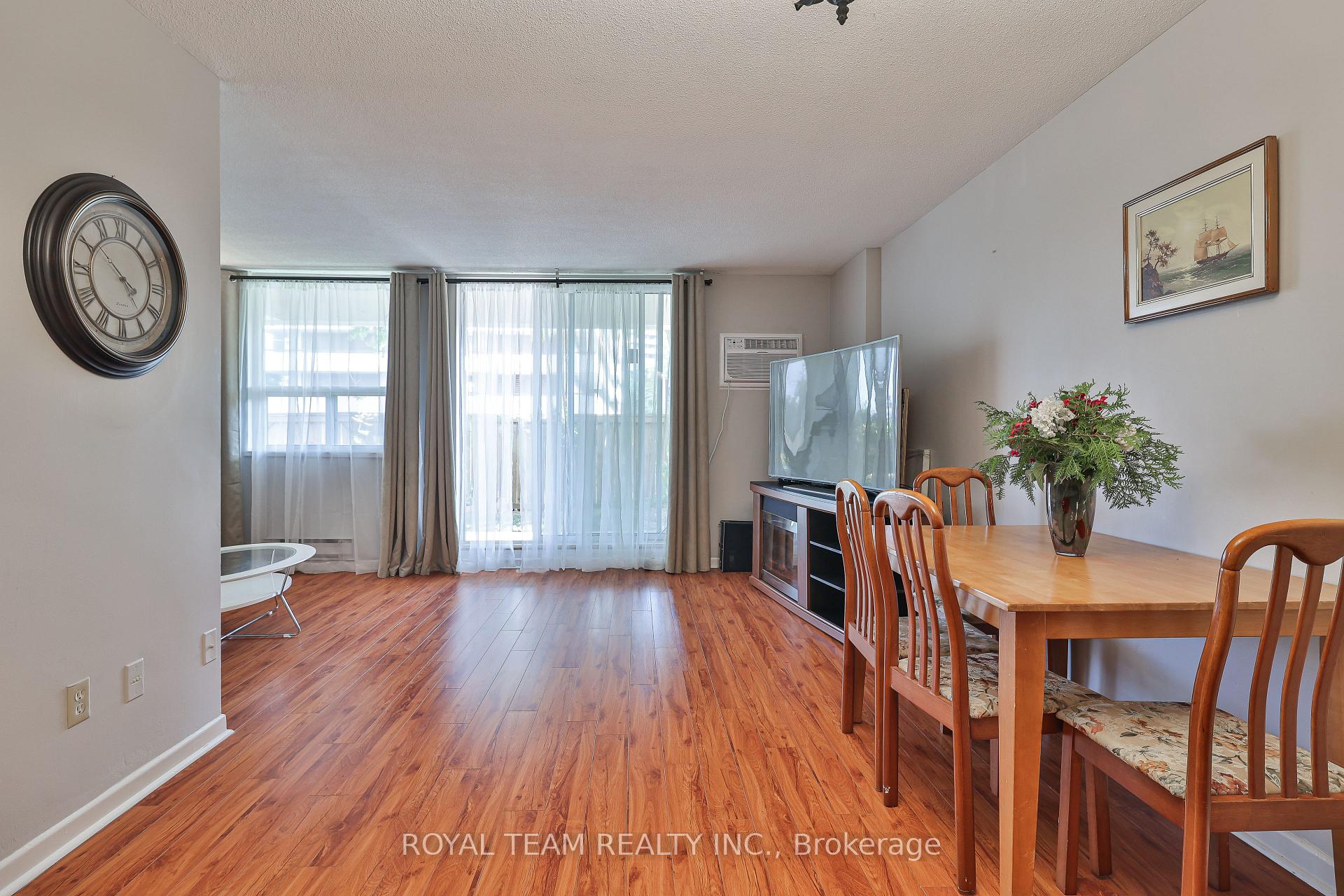 Photo 6 of Unit 104, 1 Royal Orchard Boulevard, Markham, Royal Orchard — HOMEH
