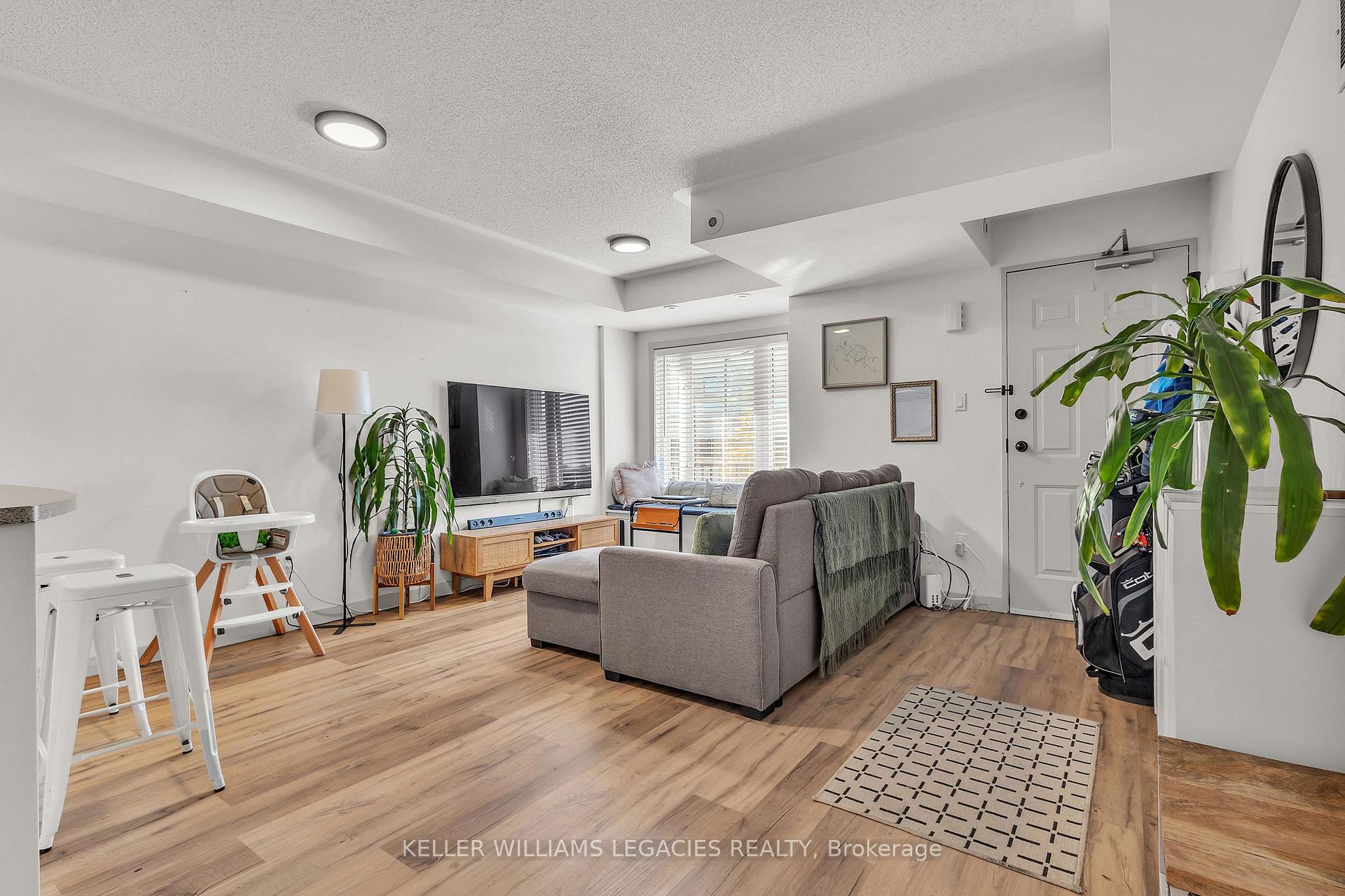 Photo 2 of Unit 209, 308 John Street, Markham, Aileen-Willowbrook — HOMEH