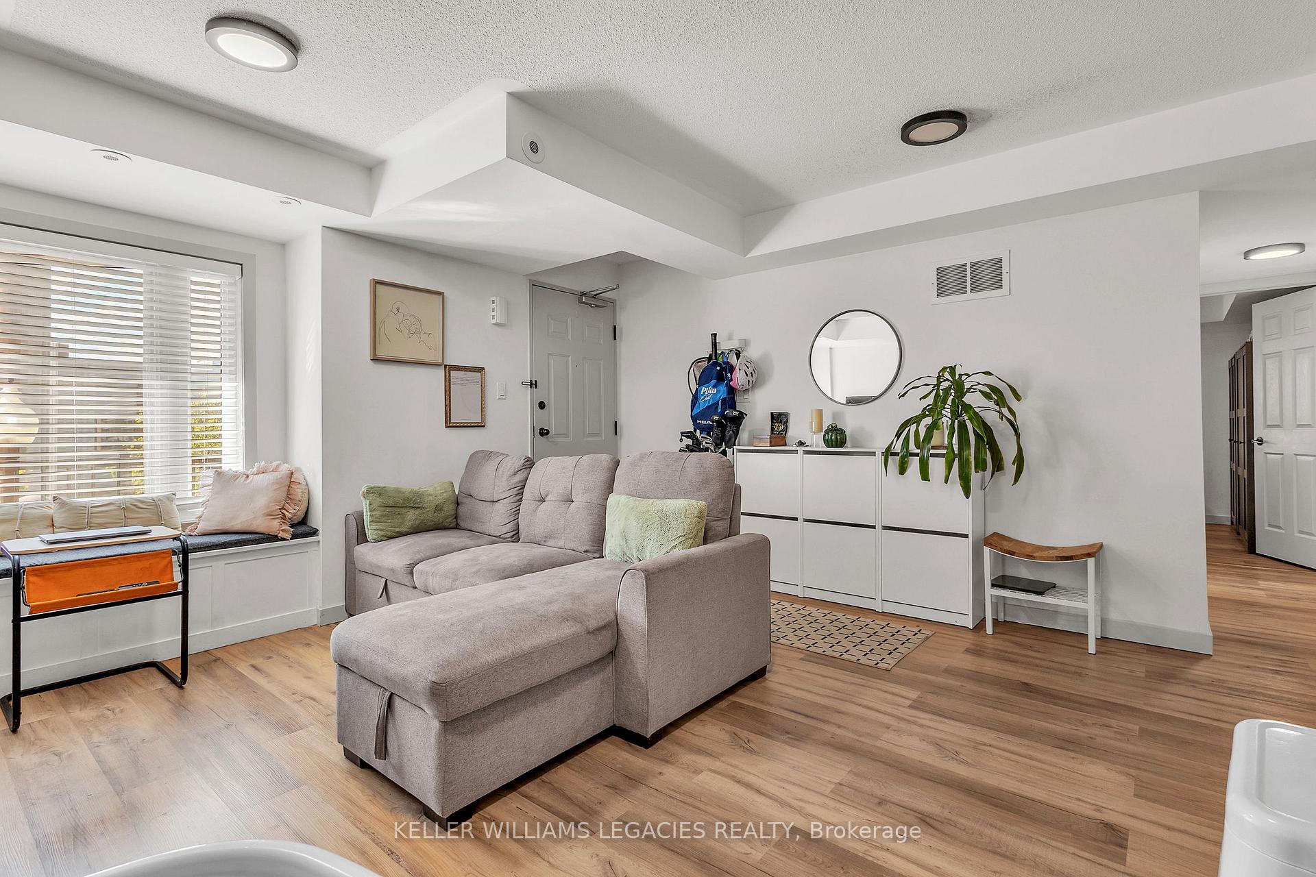 Photo 3 of Unit 209, 308 John Street, Markham, Aileen-Willowbrook — HOMEH