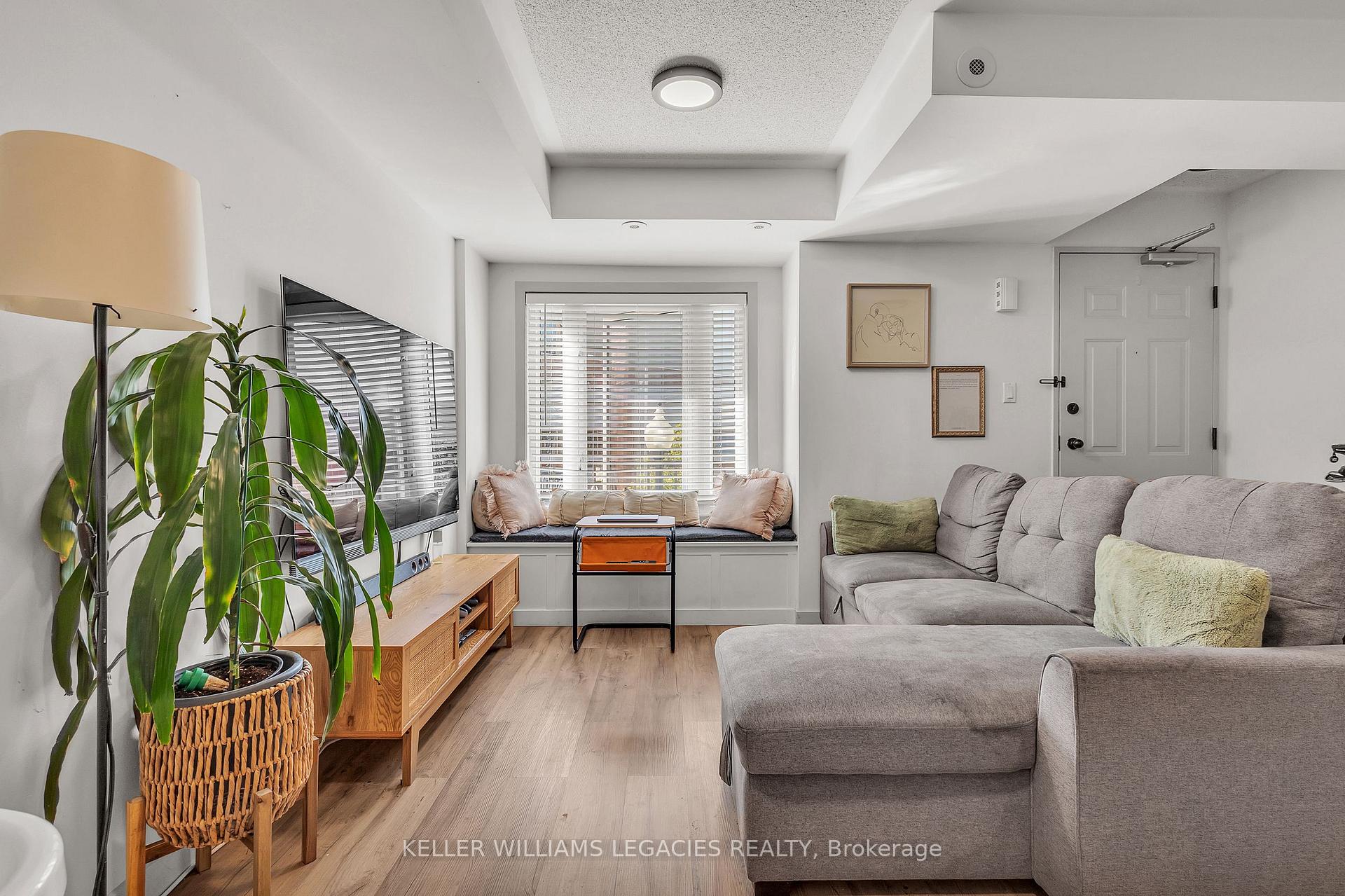 Photo 4 of Unit 209, 308 John Street, Markham, Aileen-Willowbrook — HOMEH