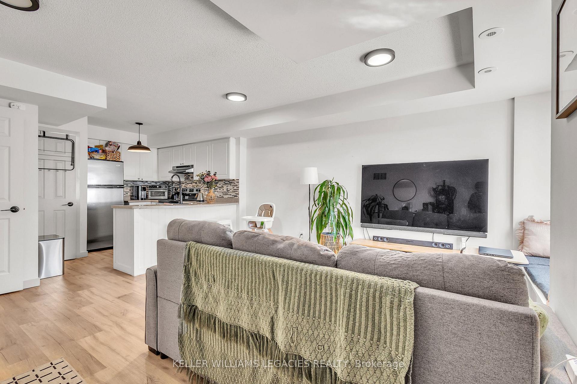 Photo 5 of Unit 209, 308 John Street, Markham, Aileen-Willowbrook — HOMEH