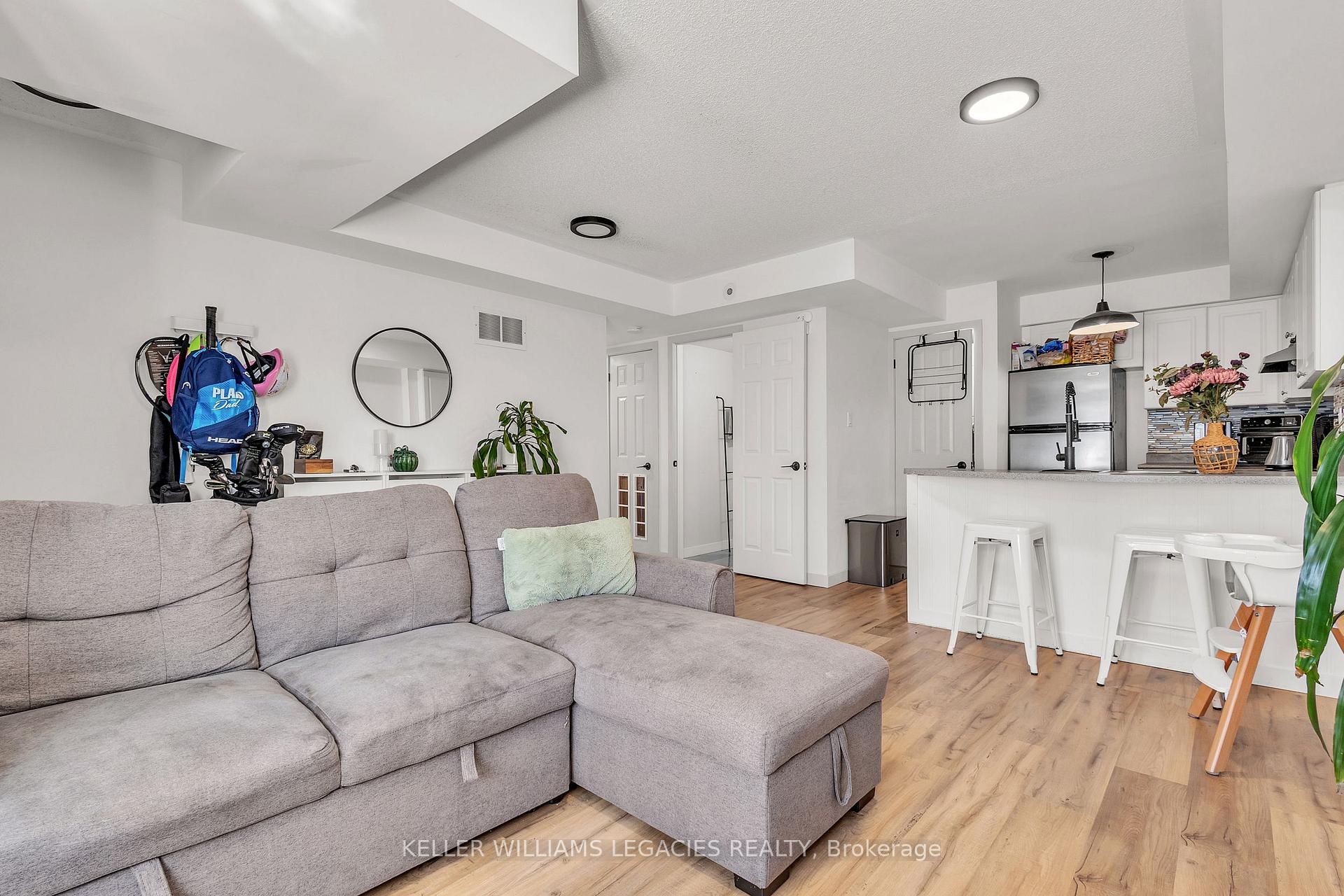 Photo 6 of Unit 209, 308 John Street, Markham, Aileen-Willowbrook — HOMEH