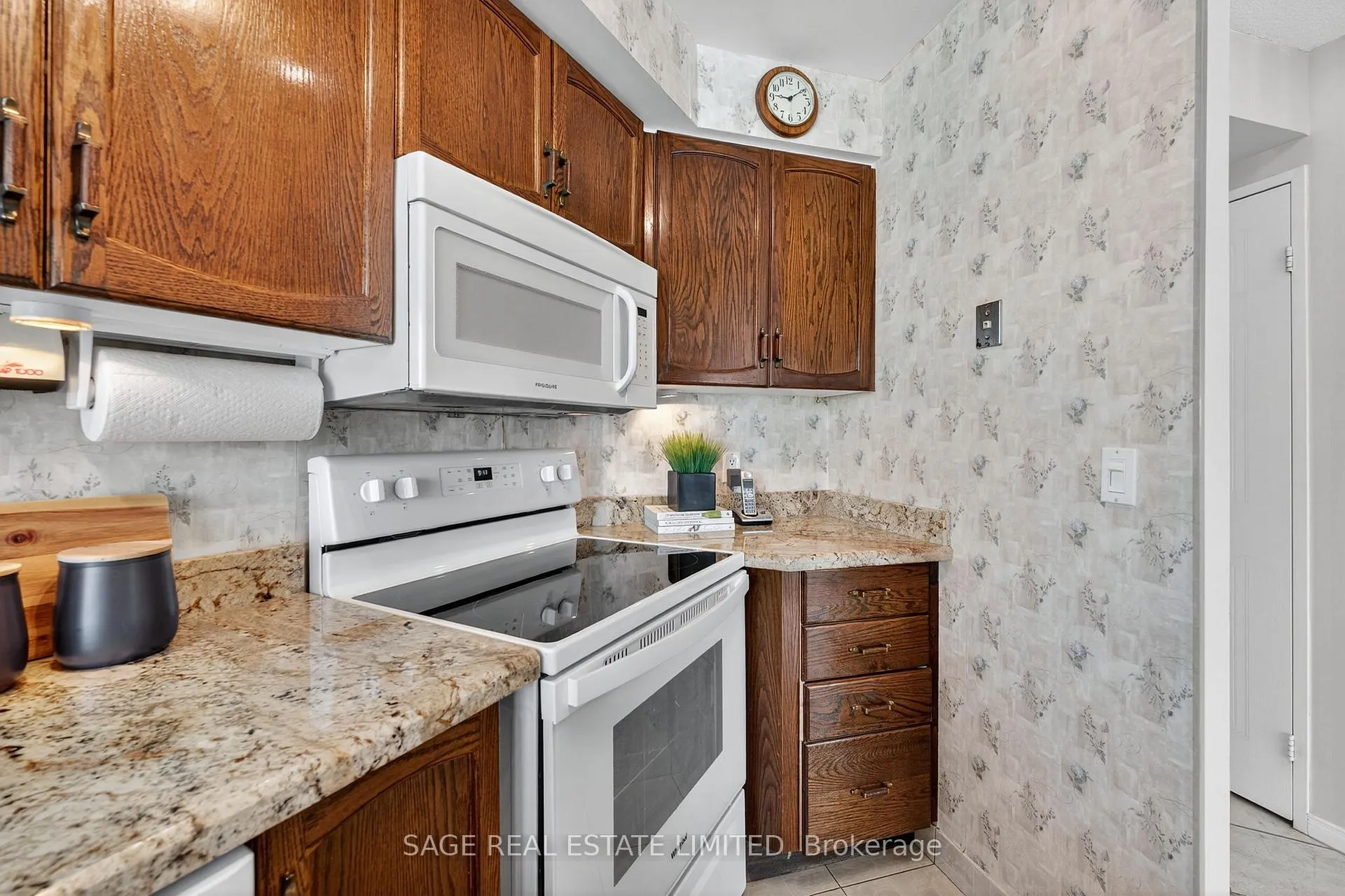Photo 8 of Unit 706, 150 Dunlop Street E, Barrie, City Centre — HOMEH