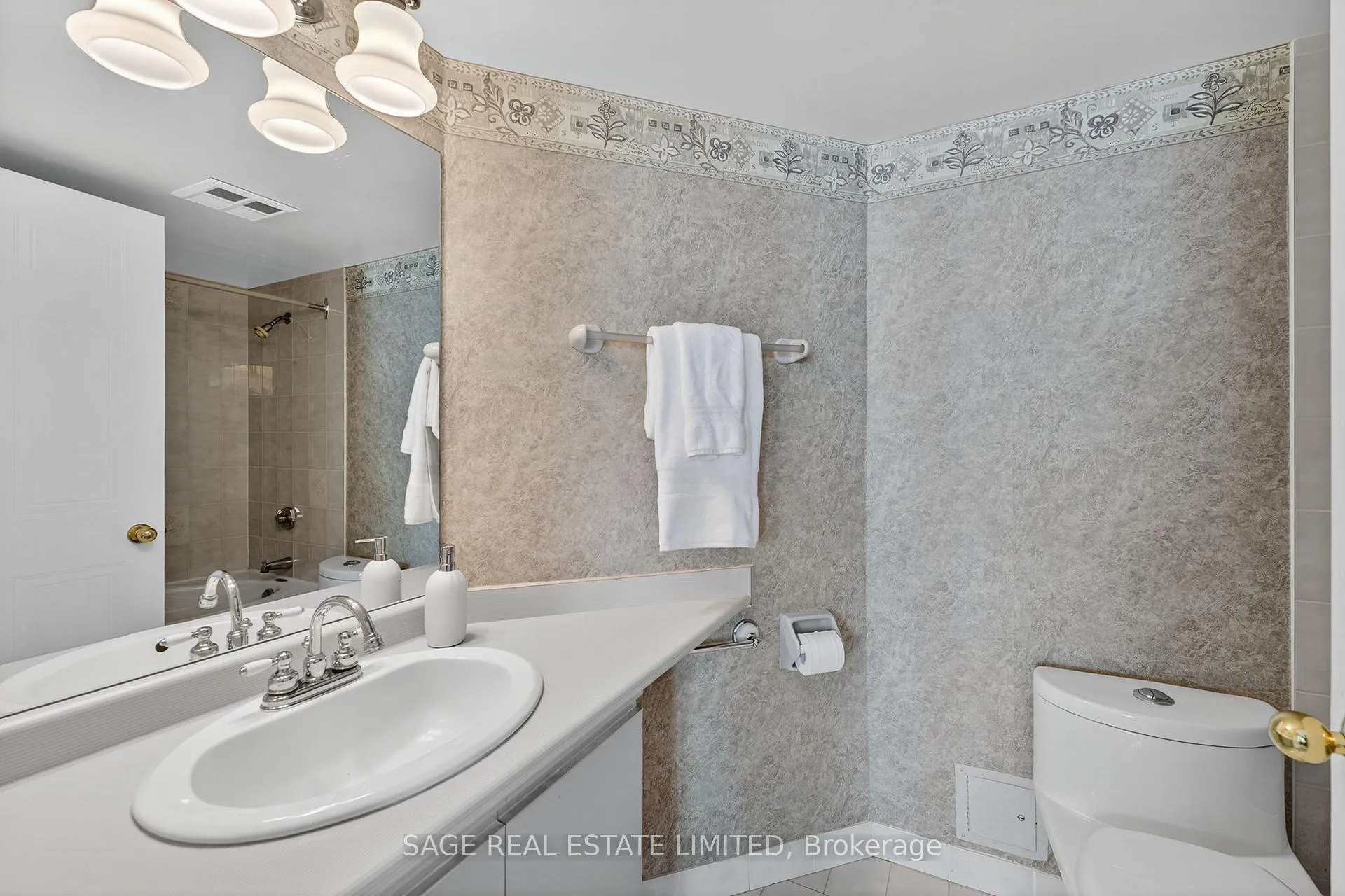 Photo 15 of Unit 706, 150 Dunlop Street E, Barrie, City Centre — HOMEH