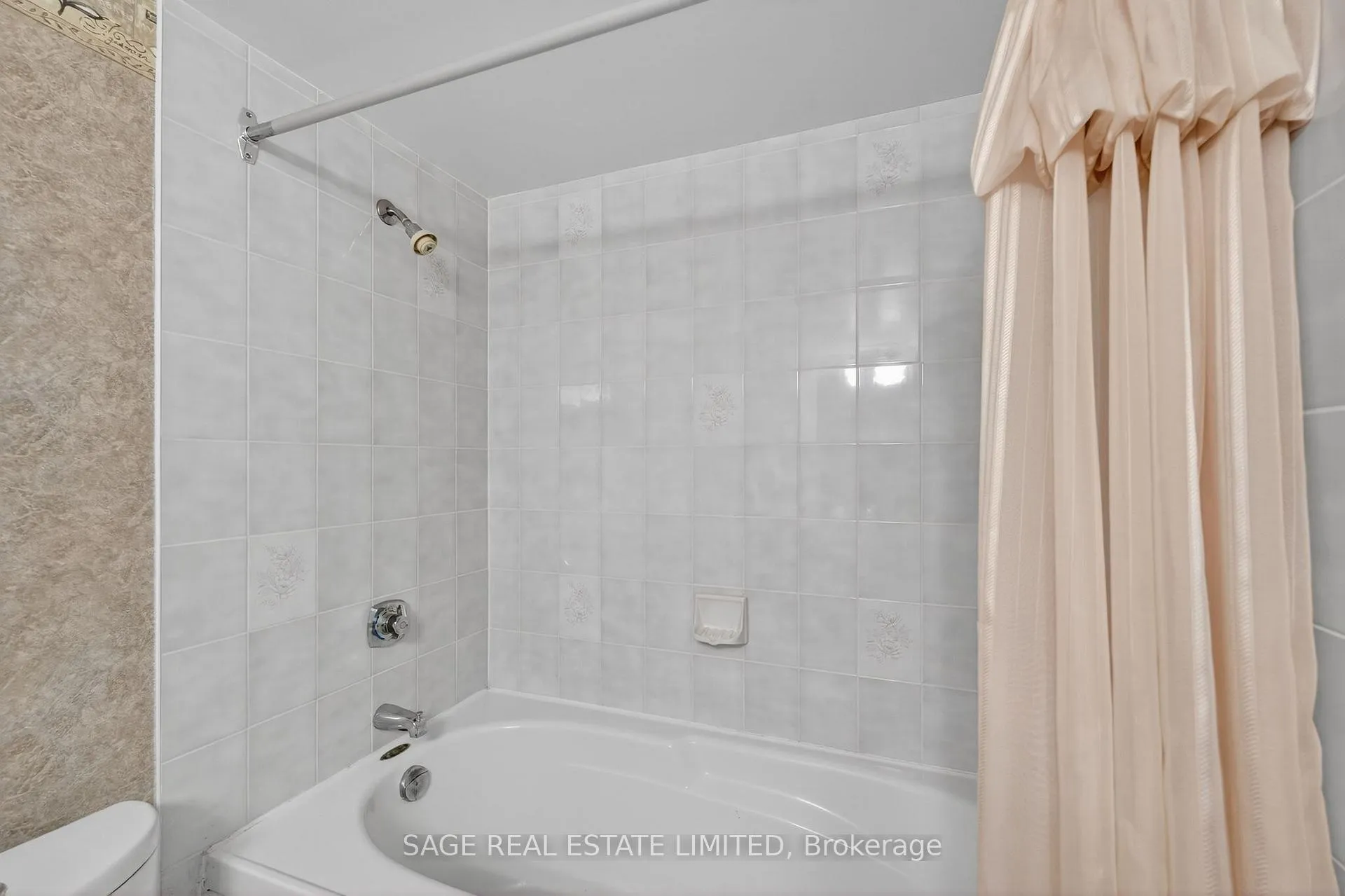 Photo 16 of Unit 706, 150 Dunlop Street E, Barrie, City Centre — HOMEH