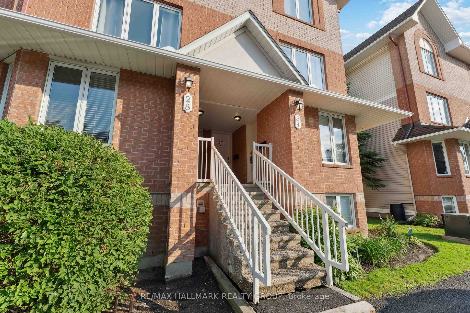 Photo 2 of 34 Bonfield Private, Ottawa, Avalon East — HOMEH