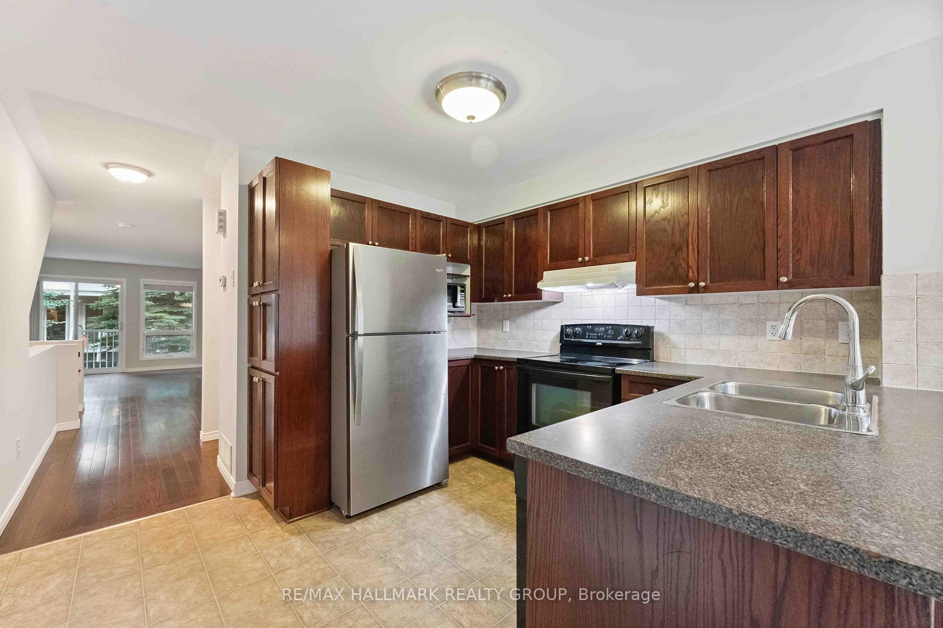Photo 4 of 34 Bonfield Private, Ottawa, Avalon East — HOMEH
