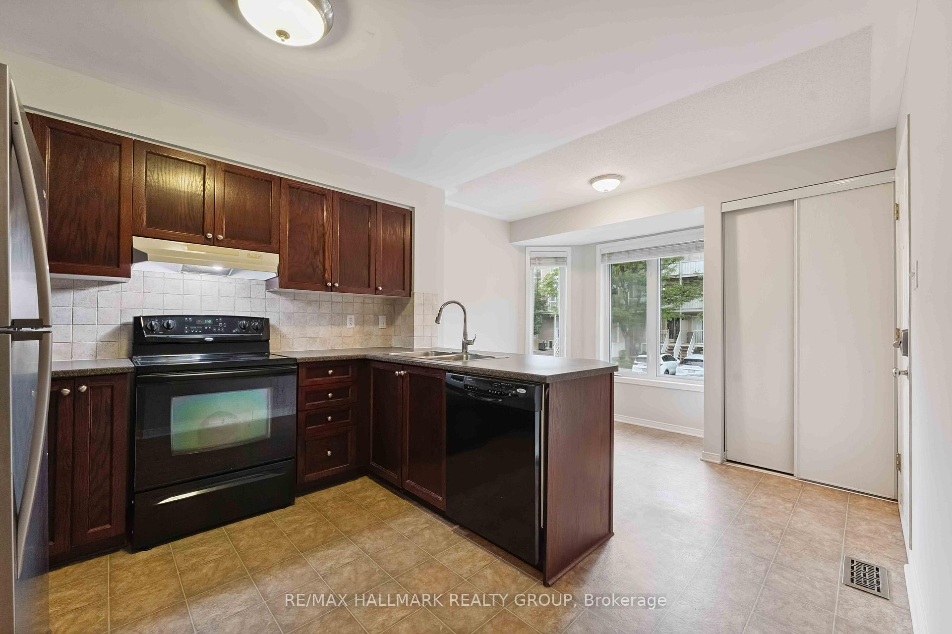 Photo 6 of 34 Bonfield Private, Ottawa, Avalon East — HOMEH