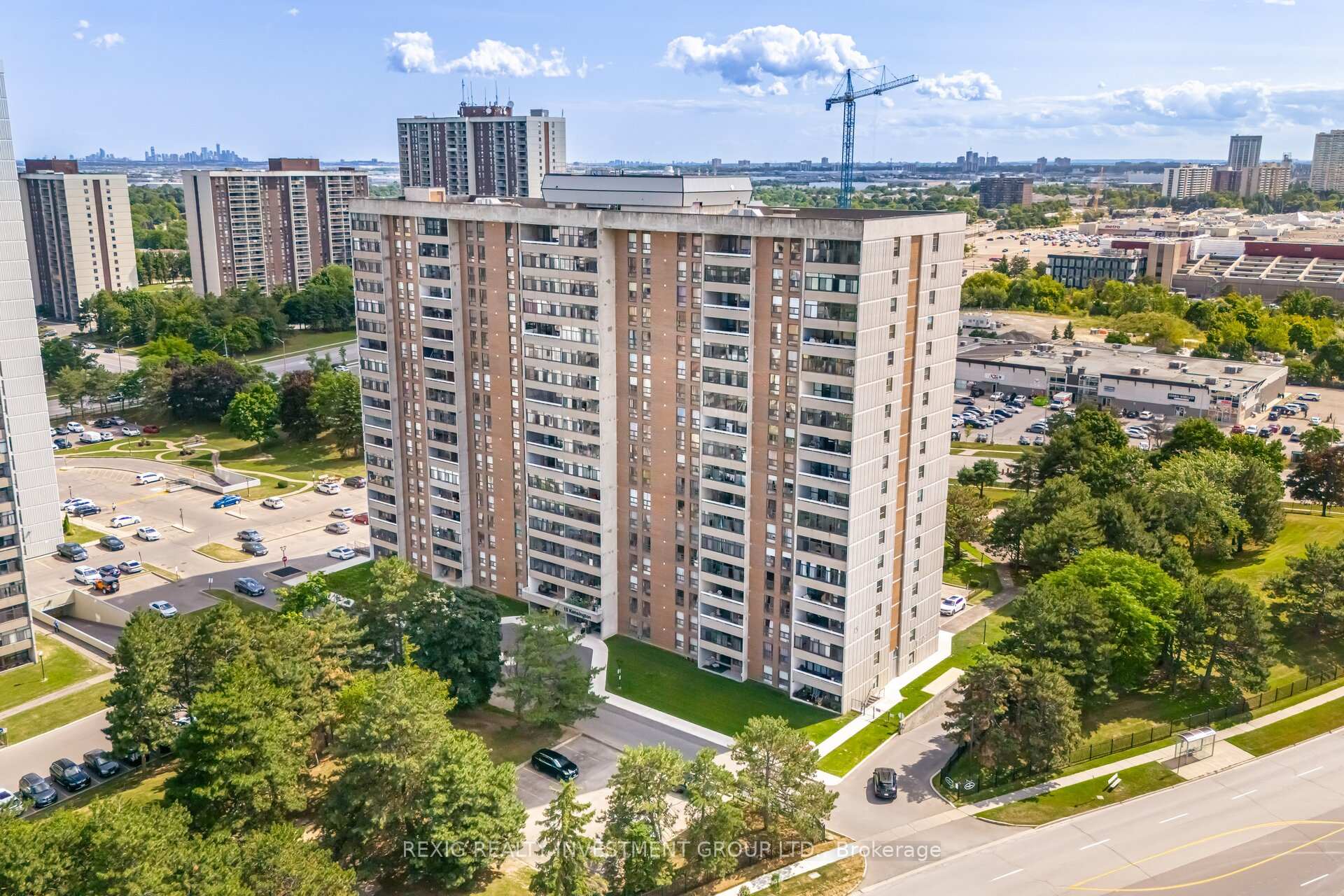 Front of Unit 409, 15 Kensington Road