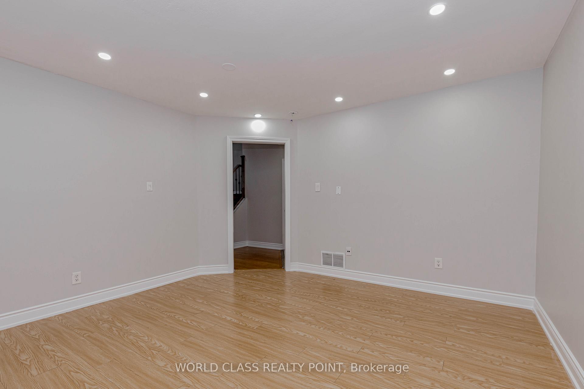 Photo 4 of 4 Dafoe Crescent, Brampton, Fletcher's West — HOMEH