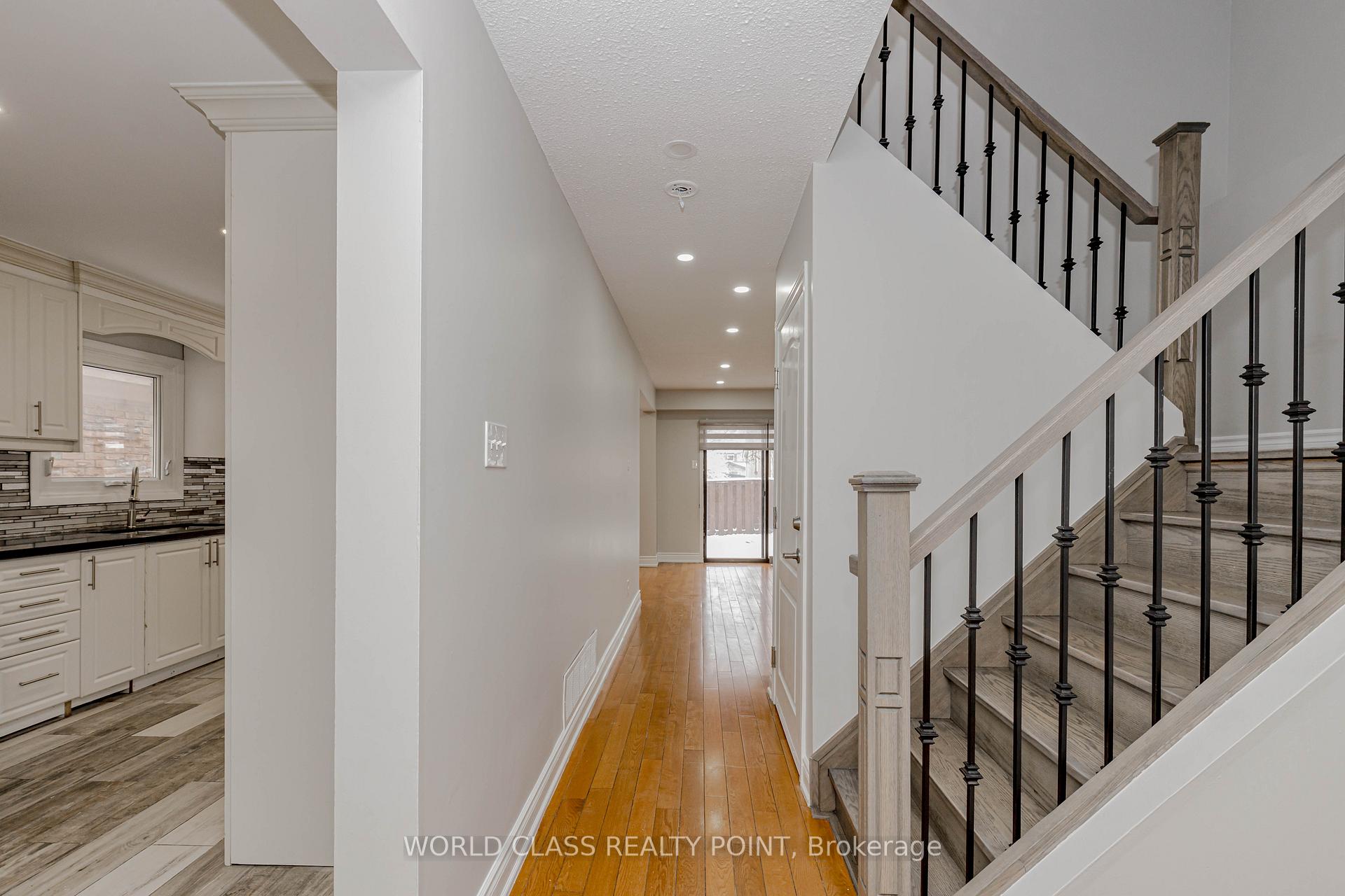 Photo 13 of 4 Dafoe Crescent, Brampton, Fletcher's West — HOMEH