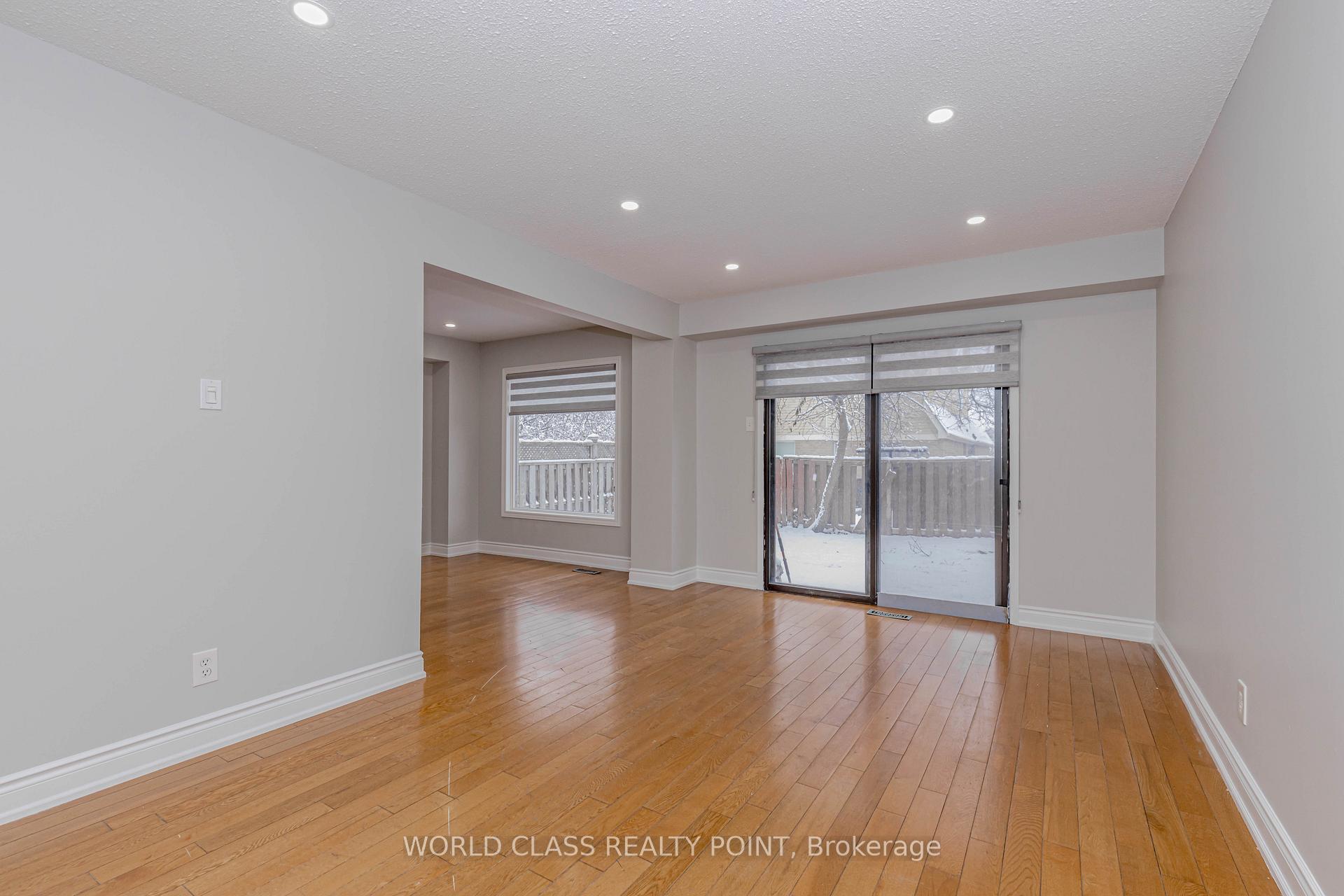 Photo 9 of 4 Dafoe Crescent, Brampton, Fletcher's West — HOMEH