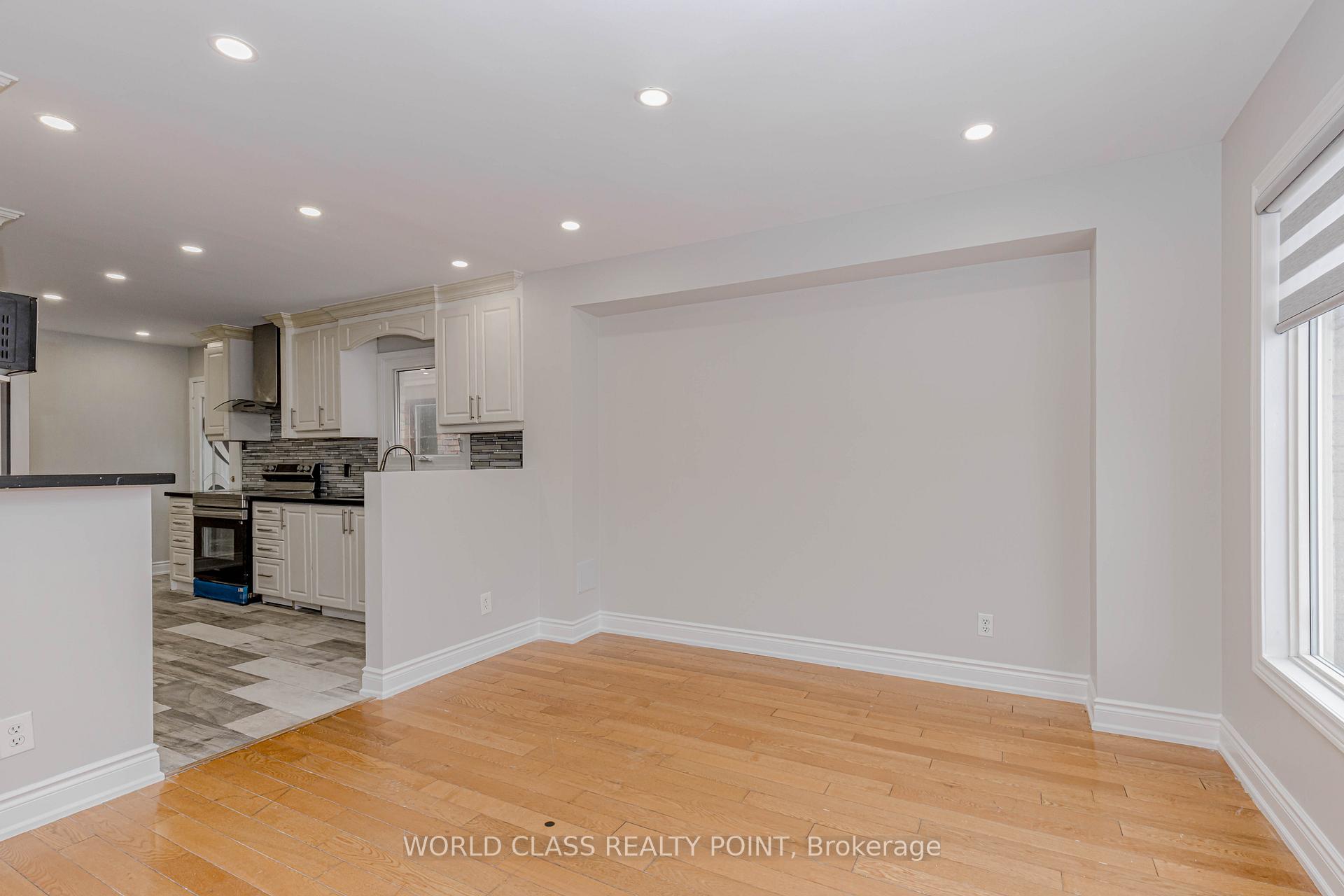 Photo 10 of 4 Dafoe Crescent, Brampton, Fletcher's West — HOMEH