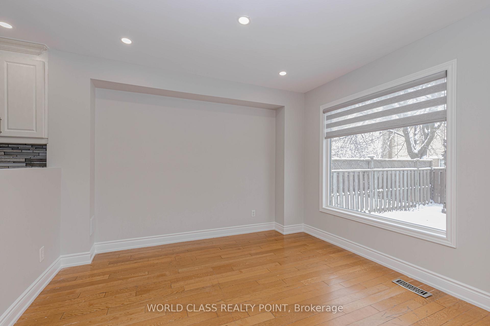 Photo 6 of 4 Dafoe Crescent, Brampton, Fletcher's West — HOMEH