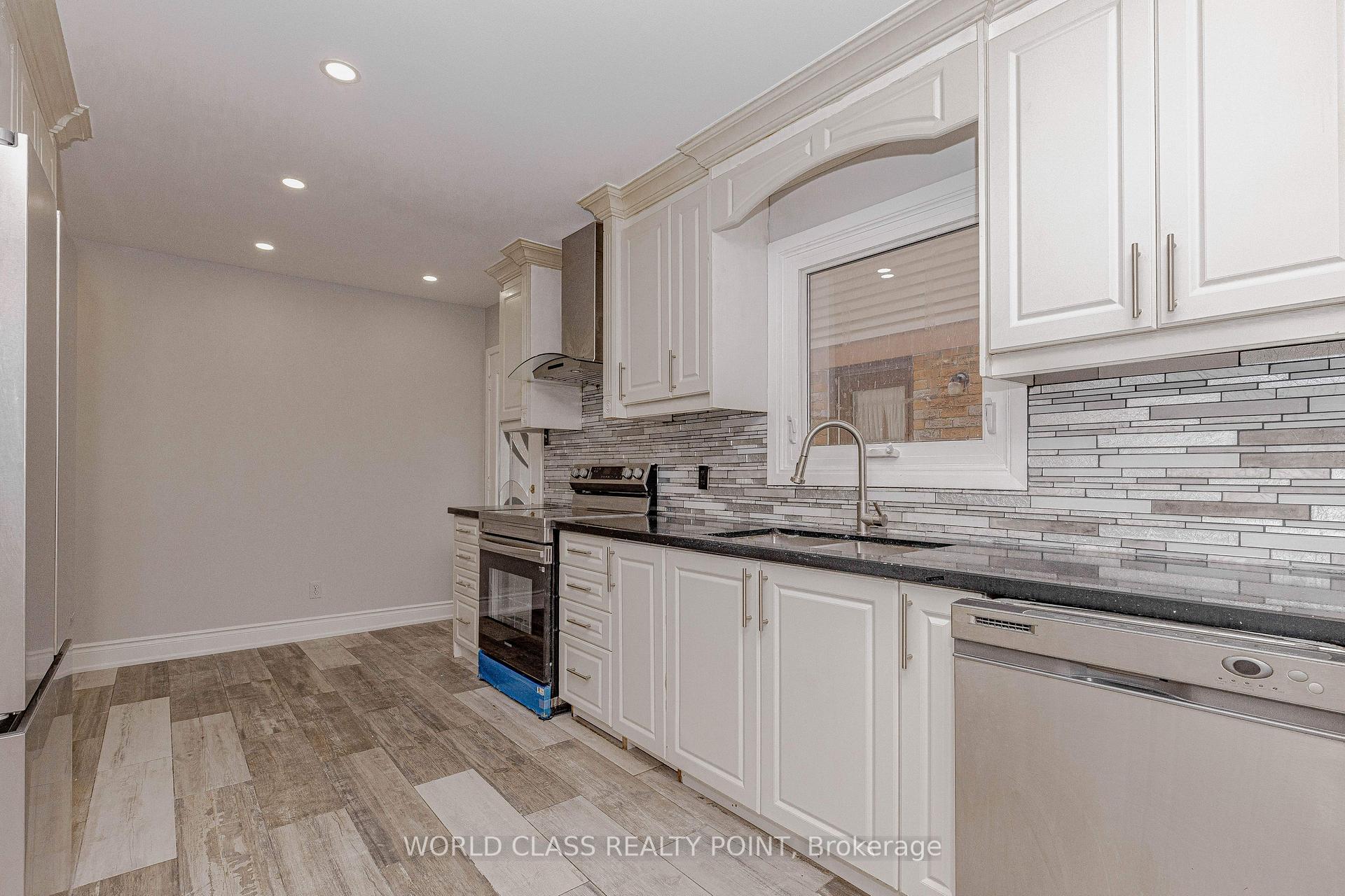 Photo 7 of 4 Dafoe Crescent, Brampton, Fletcher's West — HOMEH