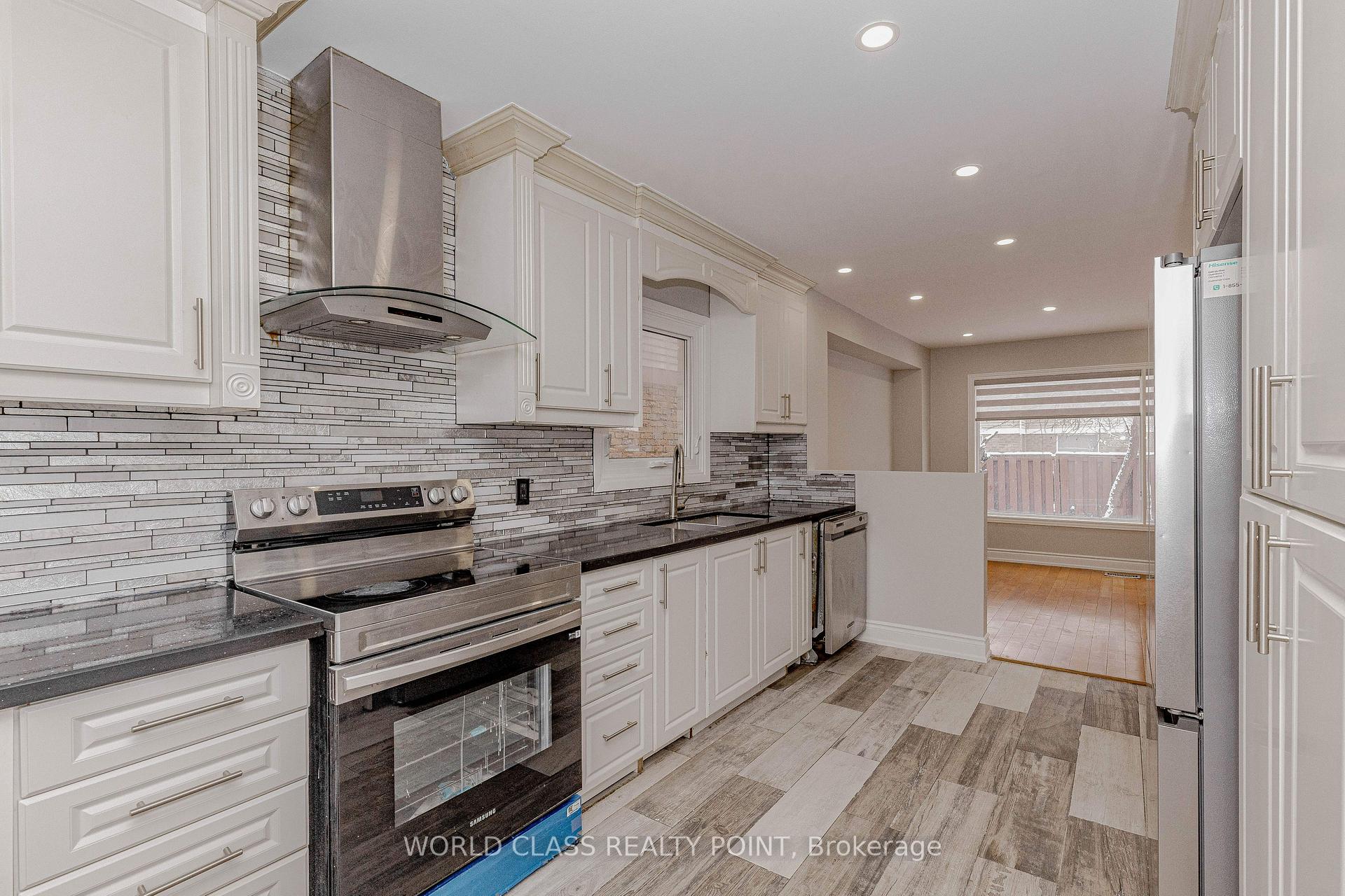 Photo 8 of 4 Dafoe Crescent, Brampton, Fletcher's West — HOMEH