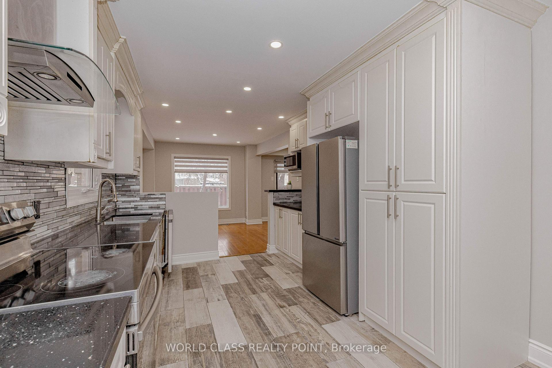 Photo 16 of 4 Dafoe Crescent, Brampton, Fletcher's West — HOMEH