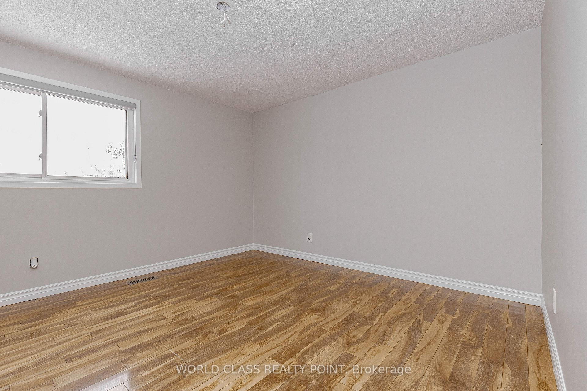 Photo 19 of 4 Dafoe Crescent, Brampton, Fletcher's West — HOMEH