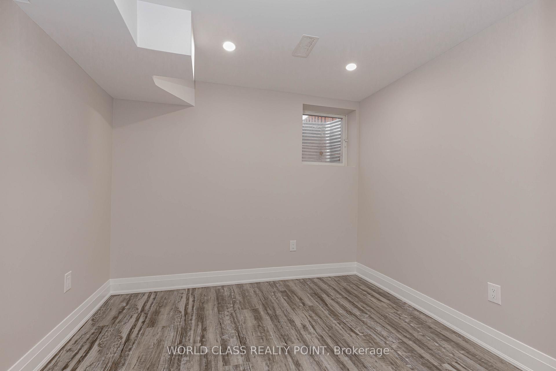 Photo 29 of 4 Dafoe Crescent, Brampton, Fletcher's West — HOMEH