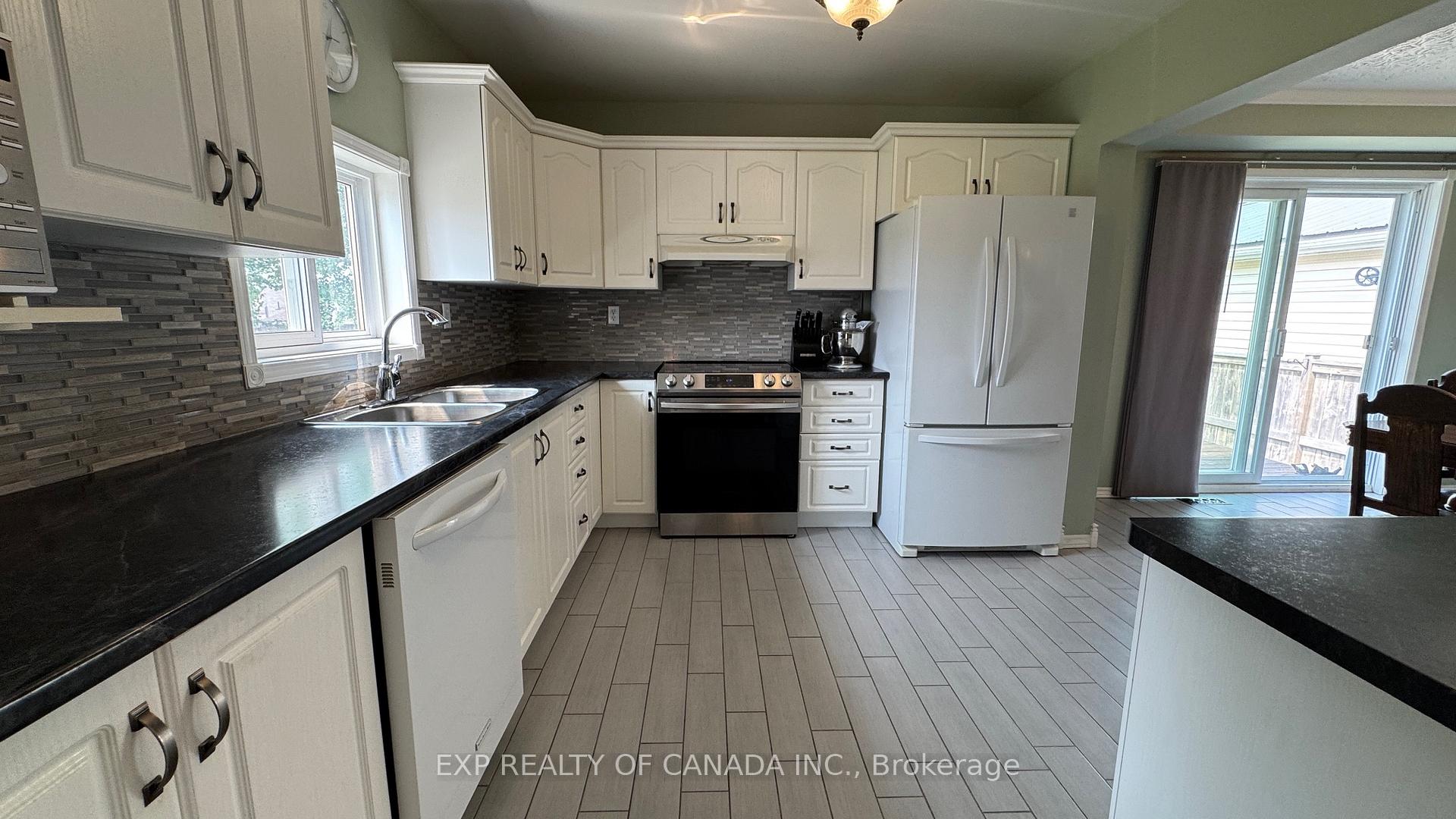 Photo 9 of 277 Twelfth Avenue, Cochrane — HOMEH